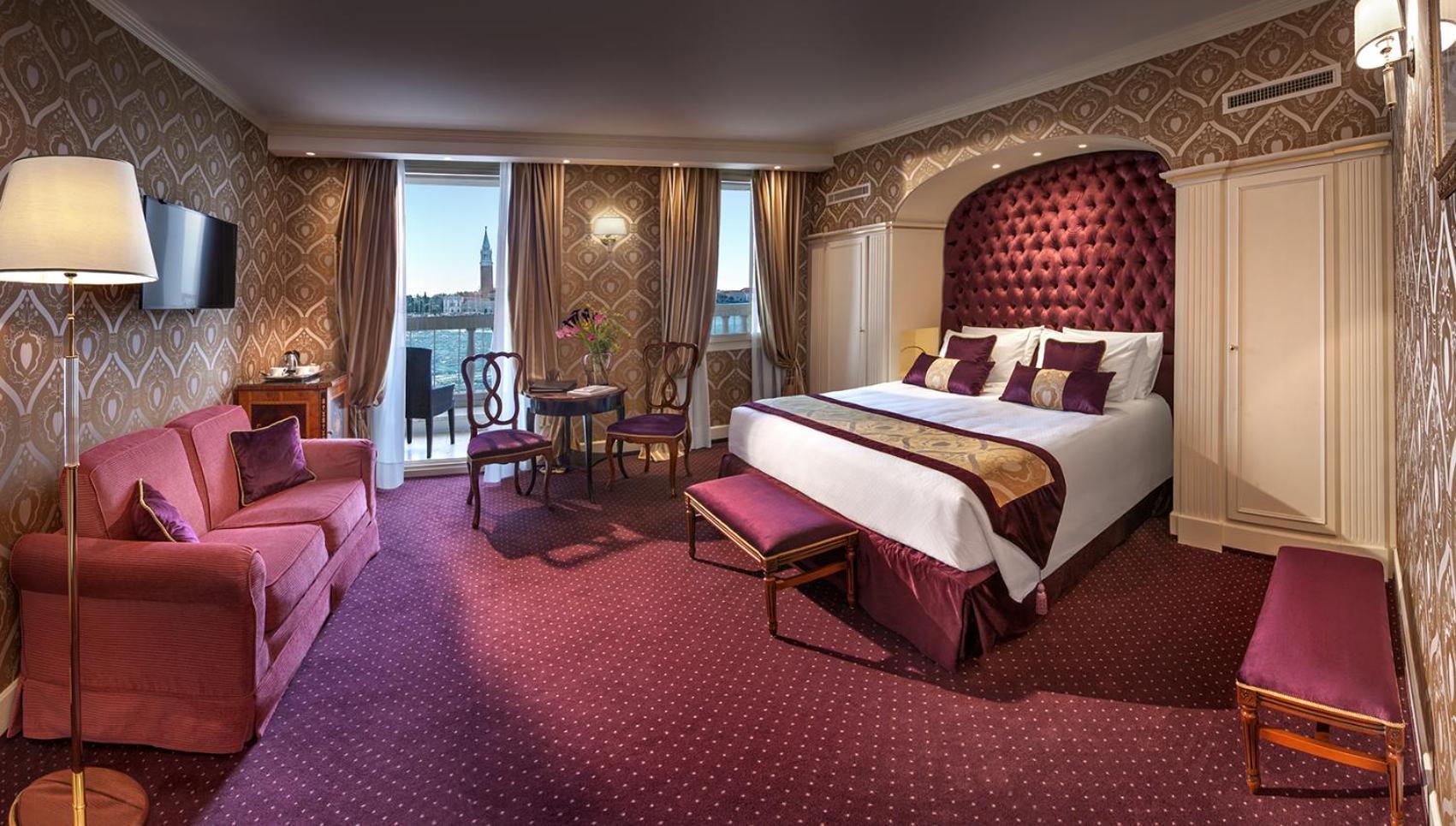 Junior Suite with Lagoon View and Terrace