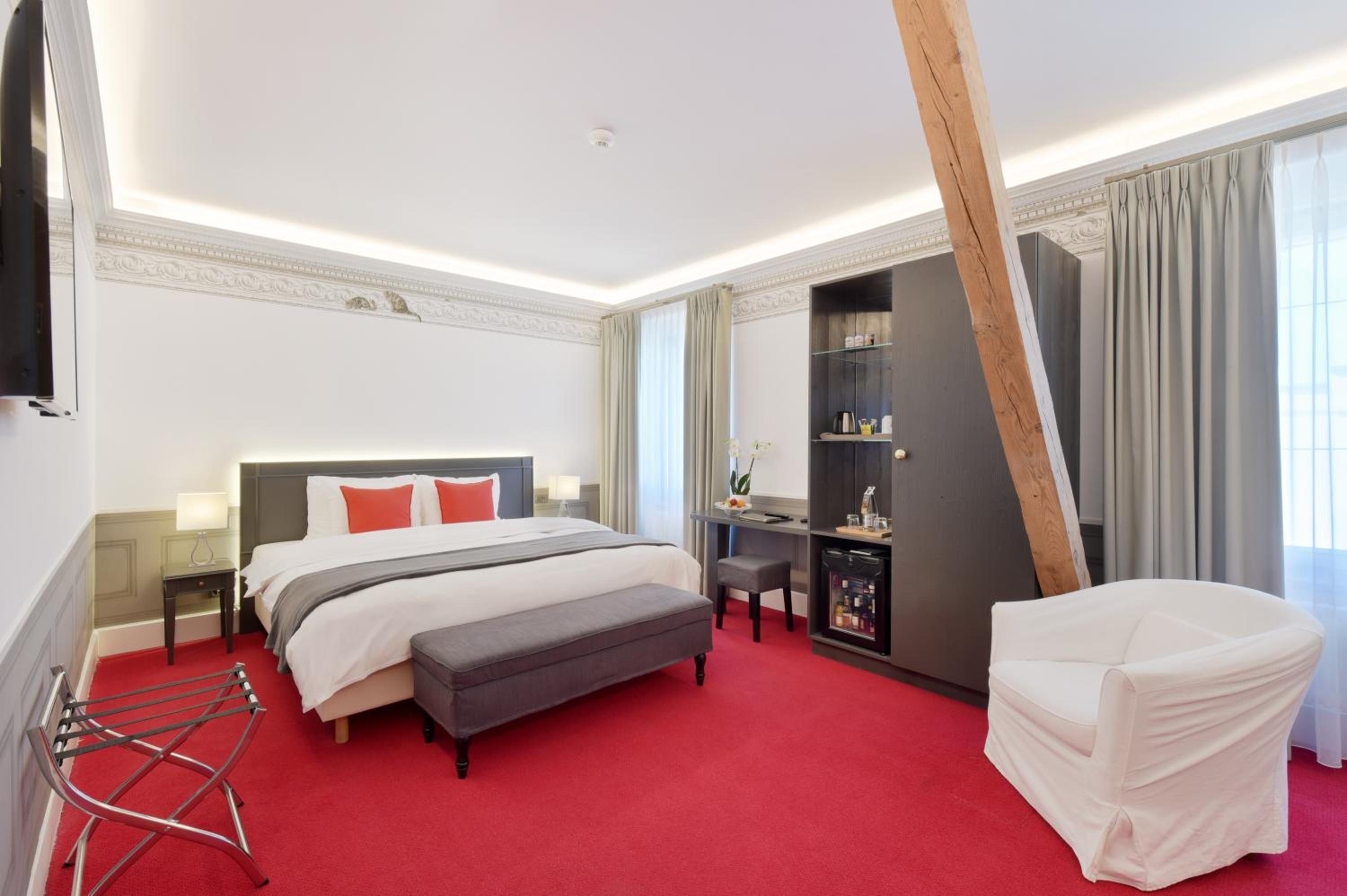 Superior Triple Room City Side