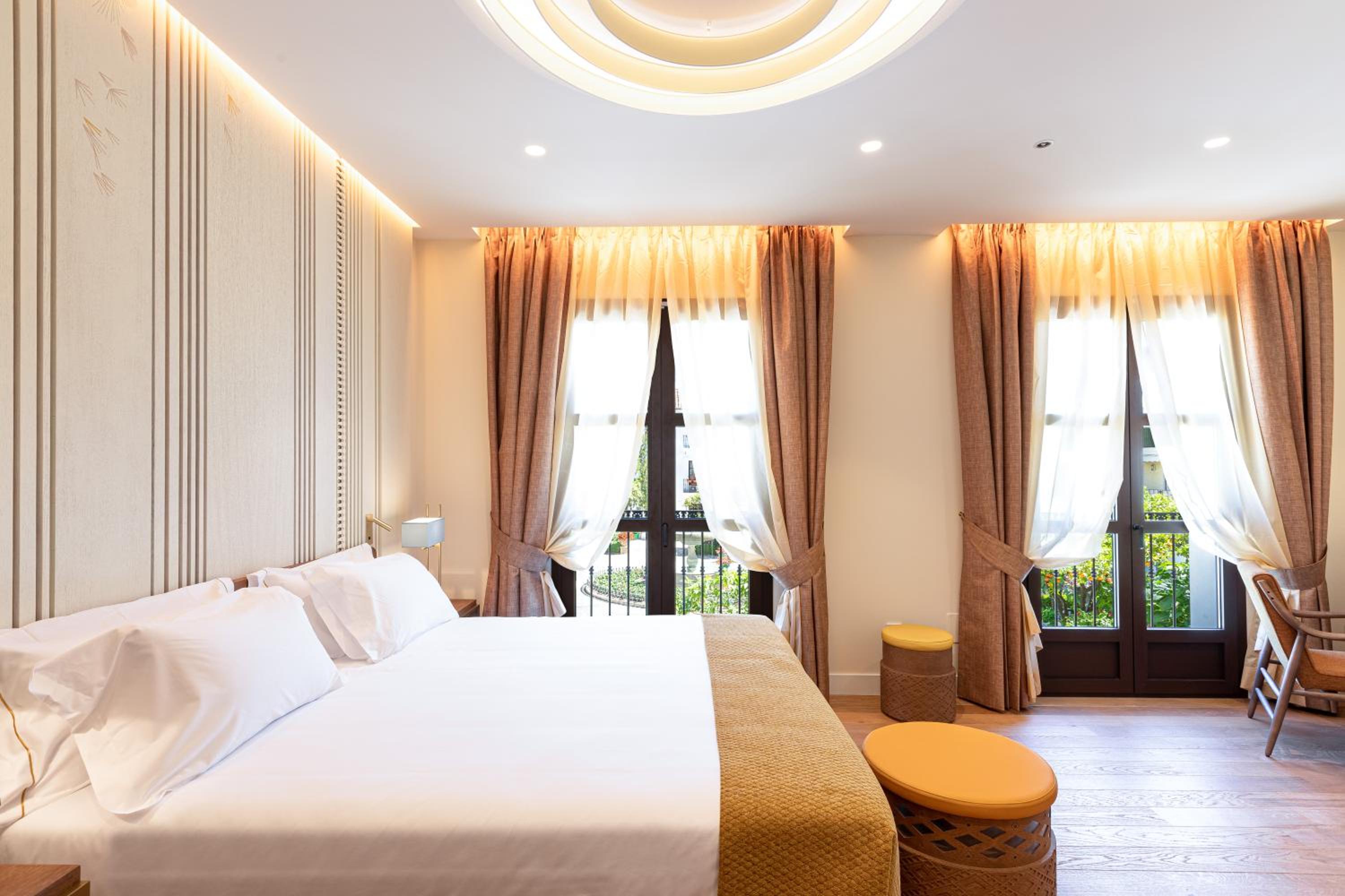 Deluxe Twin Room with View