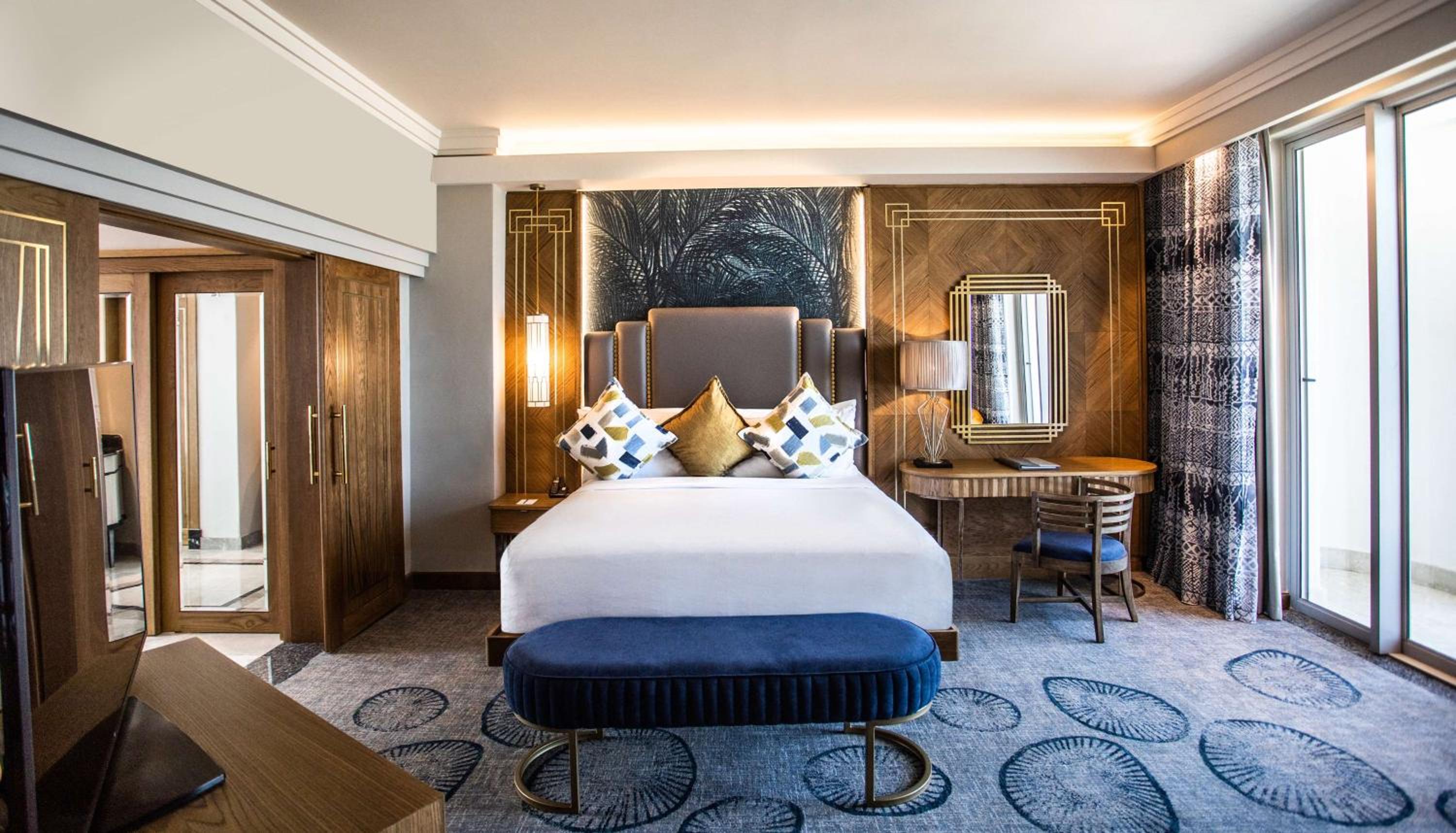 Deluxe Suite with Sleeper Couch Non Smoking