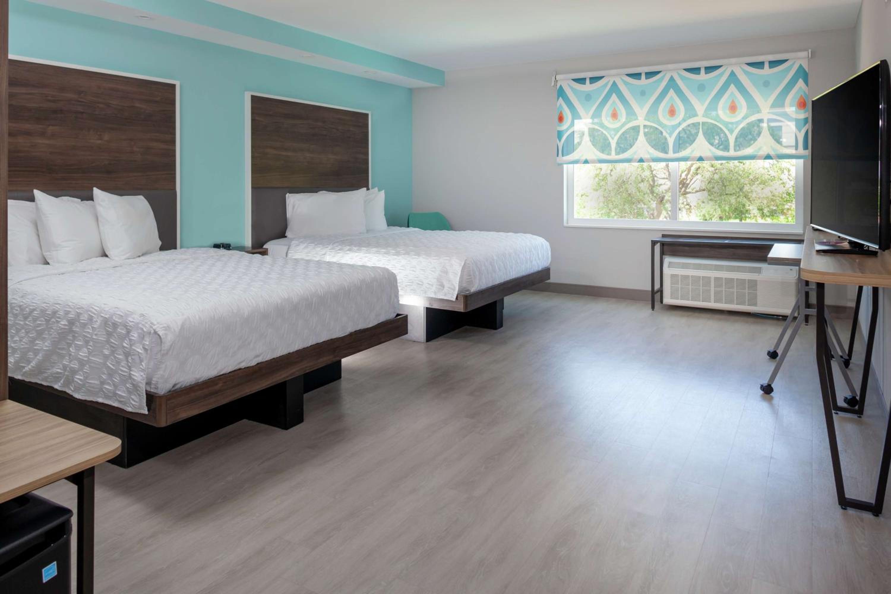 Queen Room with Two Queen Beds - Hearing Access