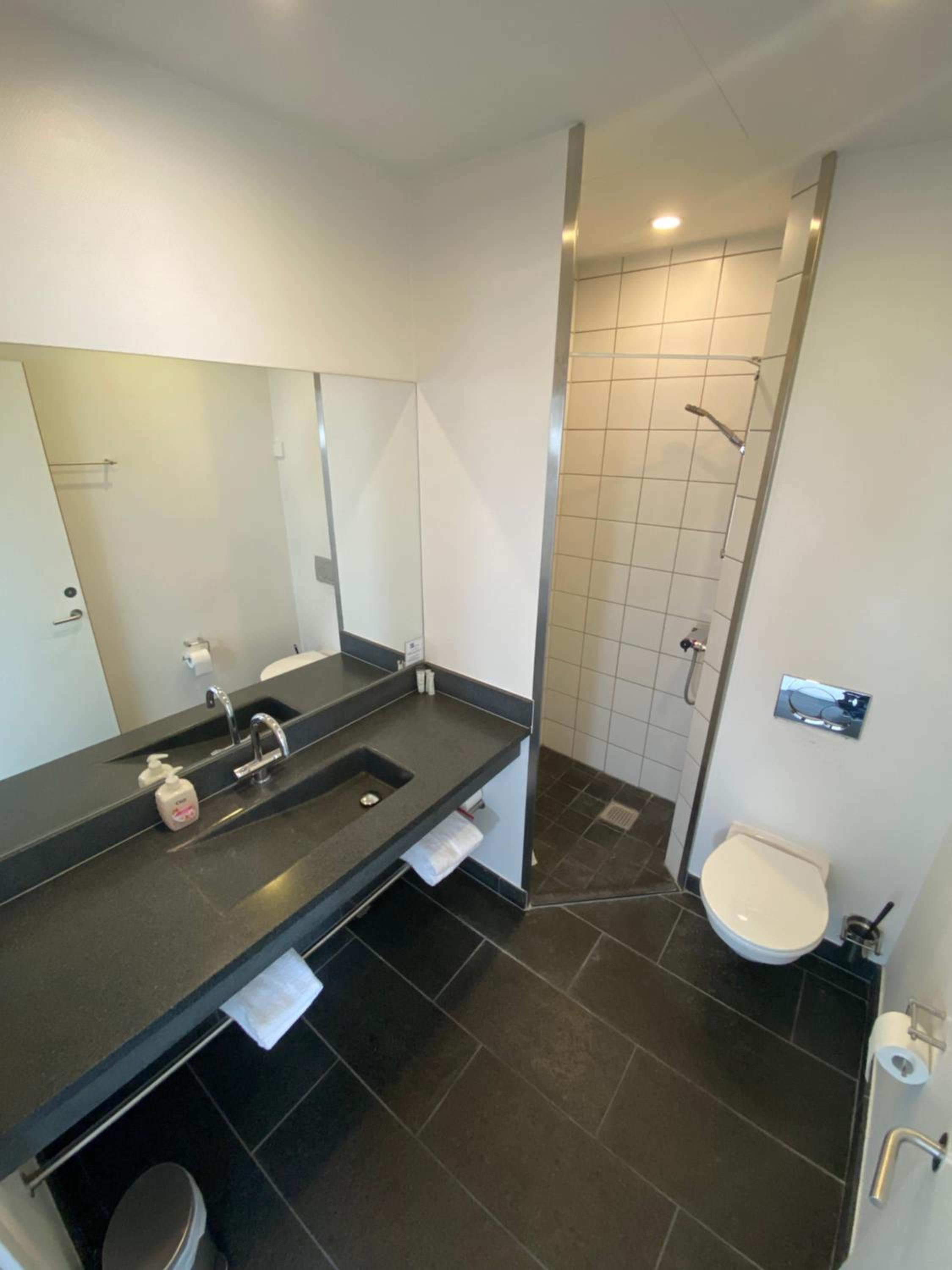  Lejlighed med udsigt til gårdhaven, 1 sal. Med hems. Max 6 pers