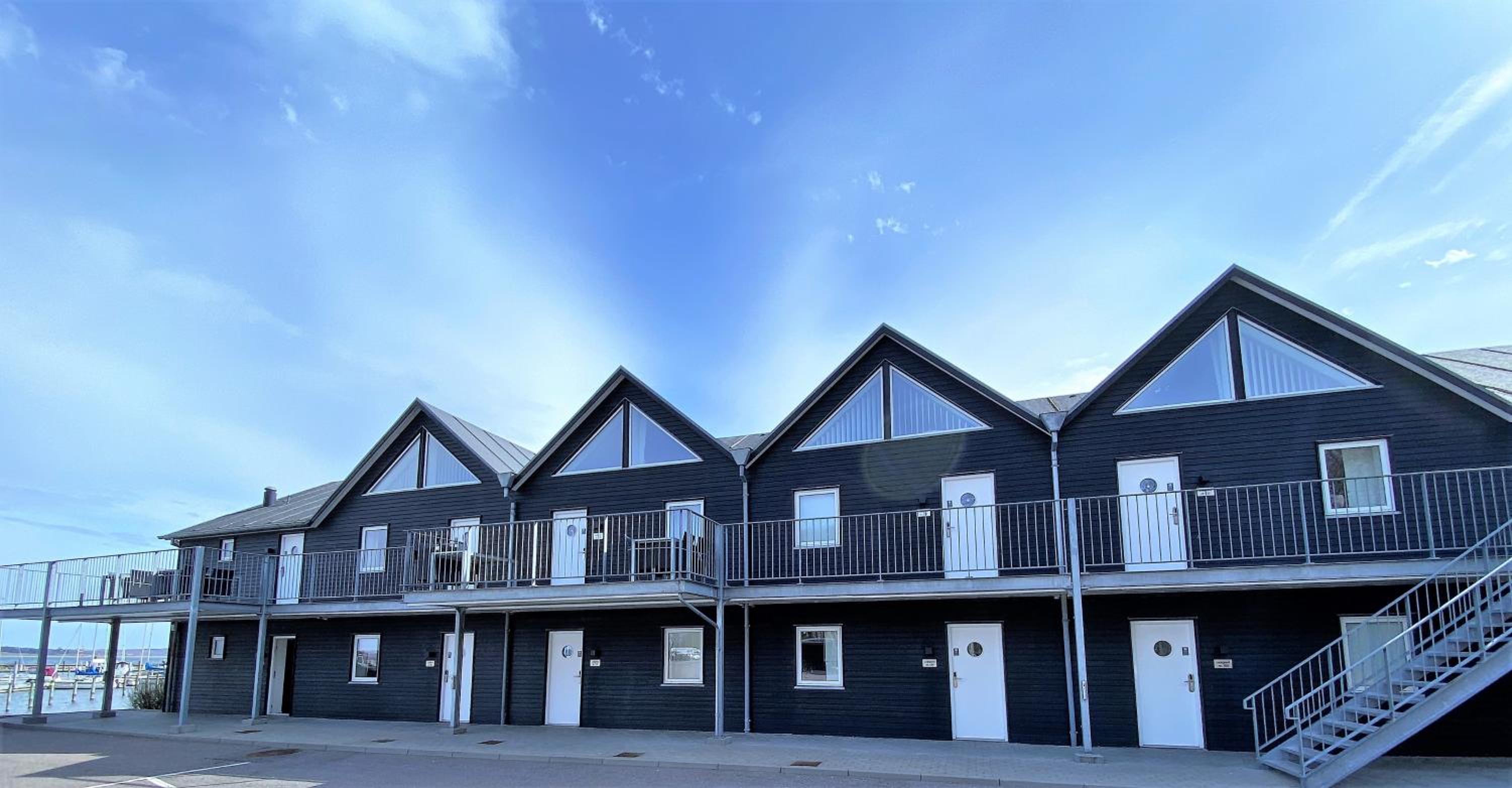  Lejlighed med udsigt til gårdhaven, 1 sal. Med hems. Max 6 pers