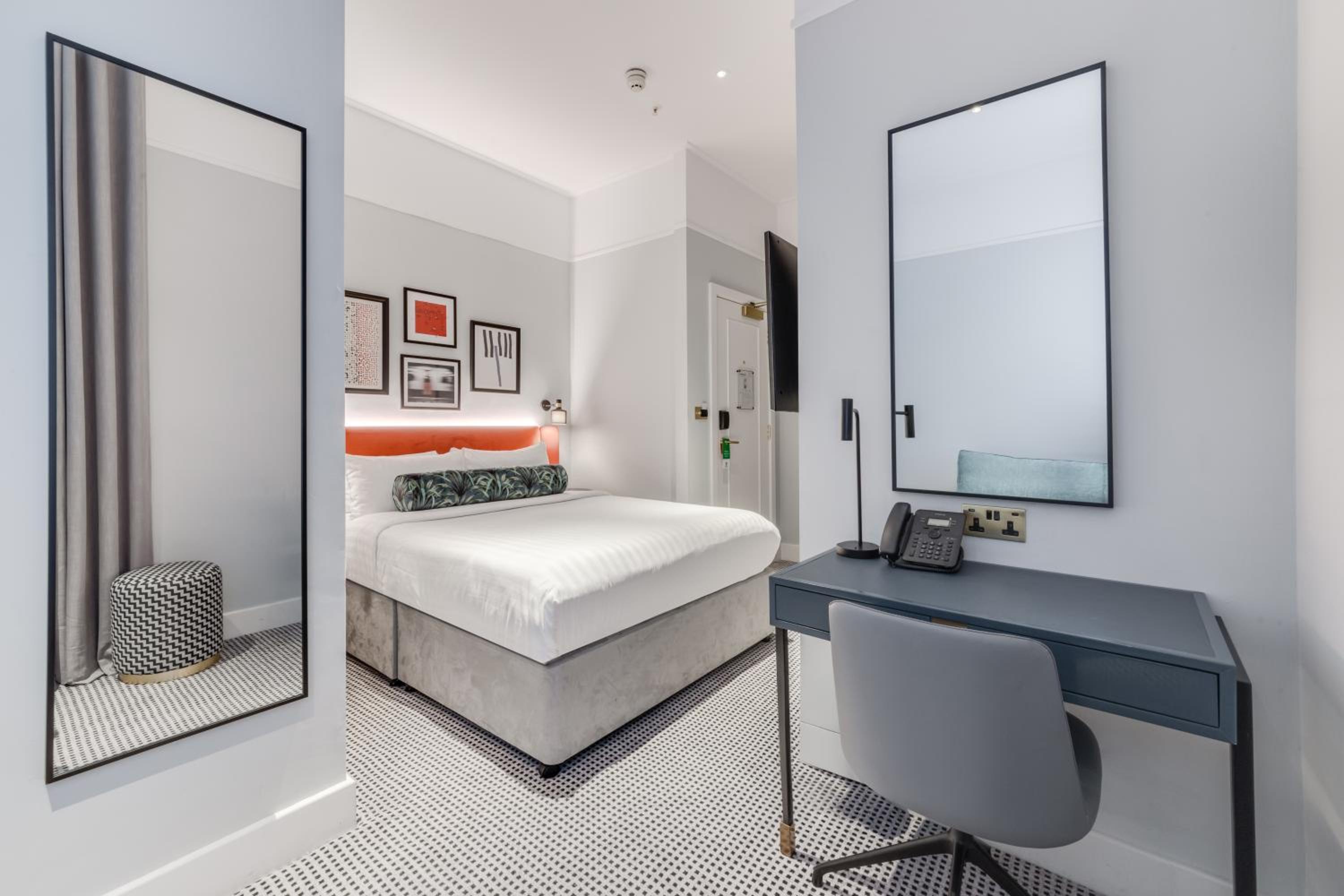 Family Room (3 Adults)