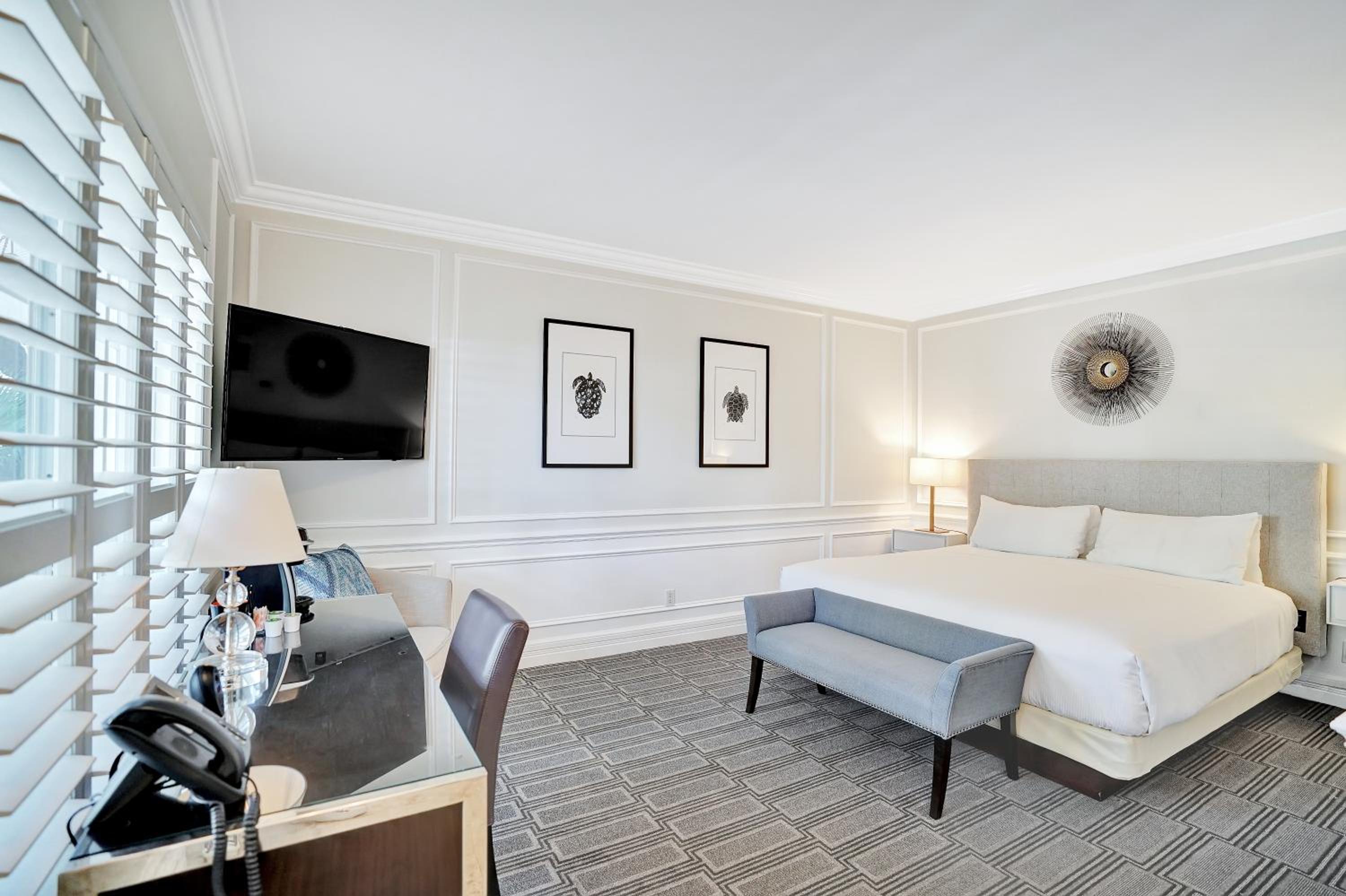 King Superior Poolside Room