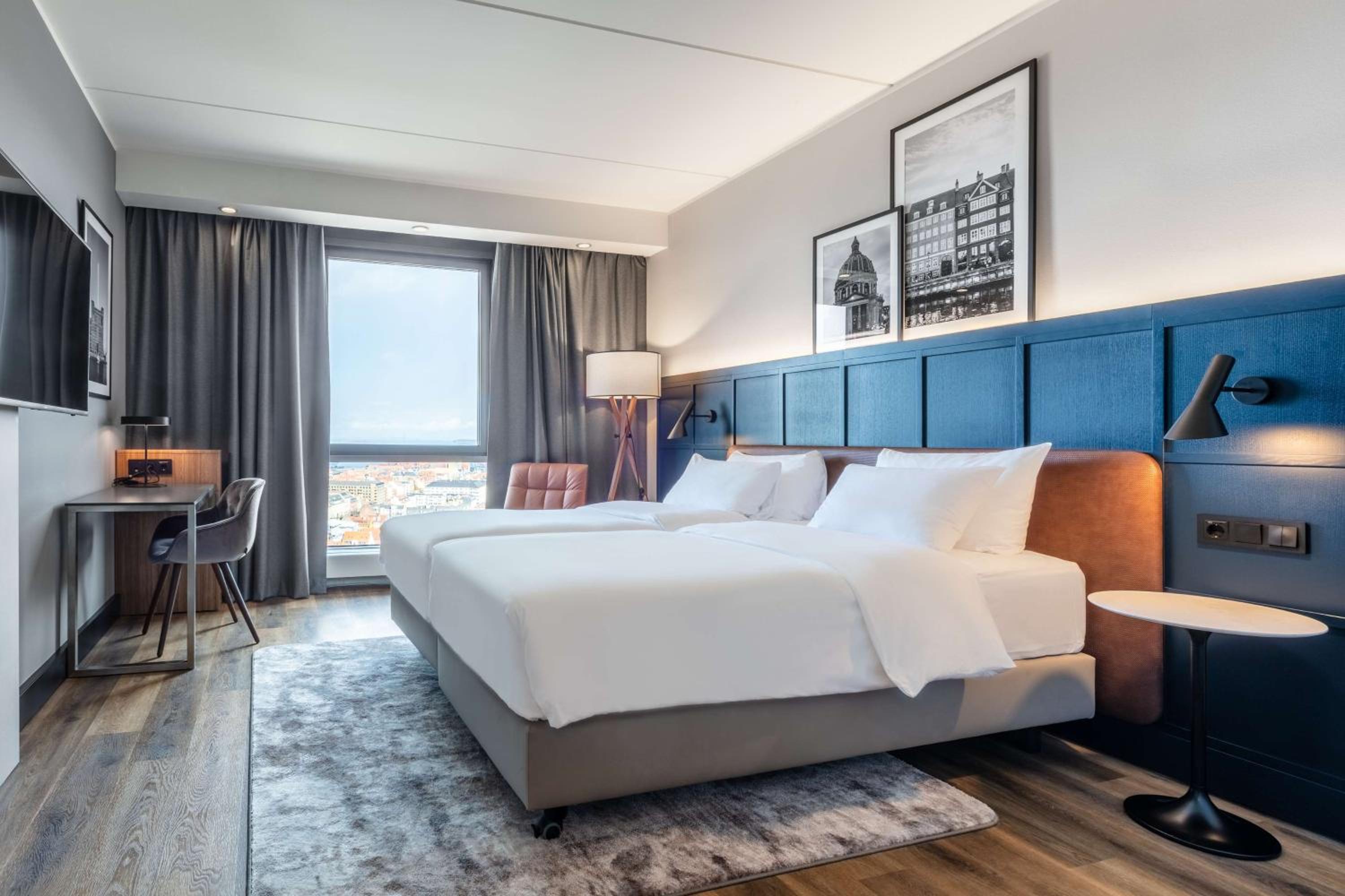 Premium Room with Skyline and Lake View