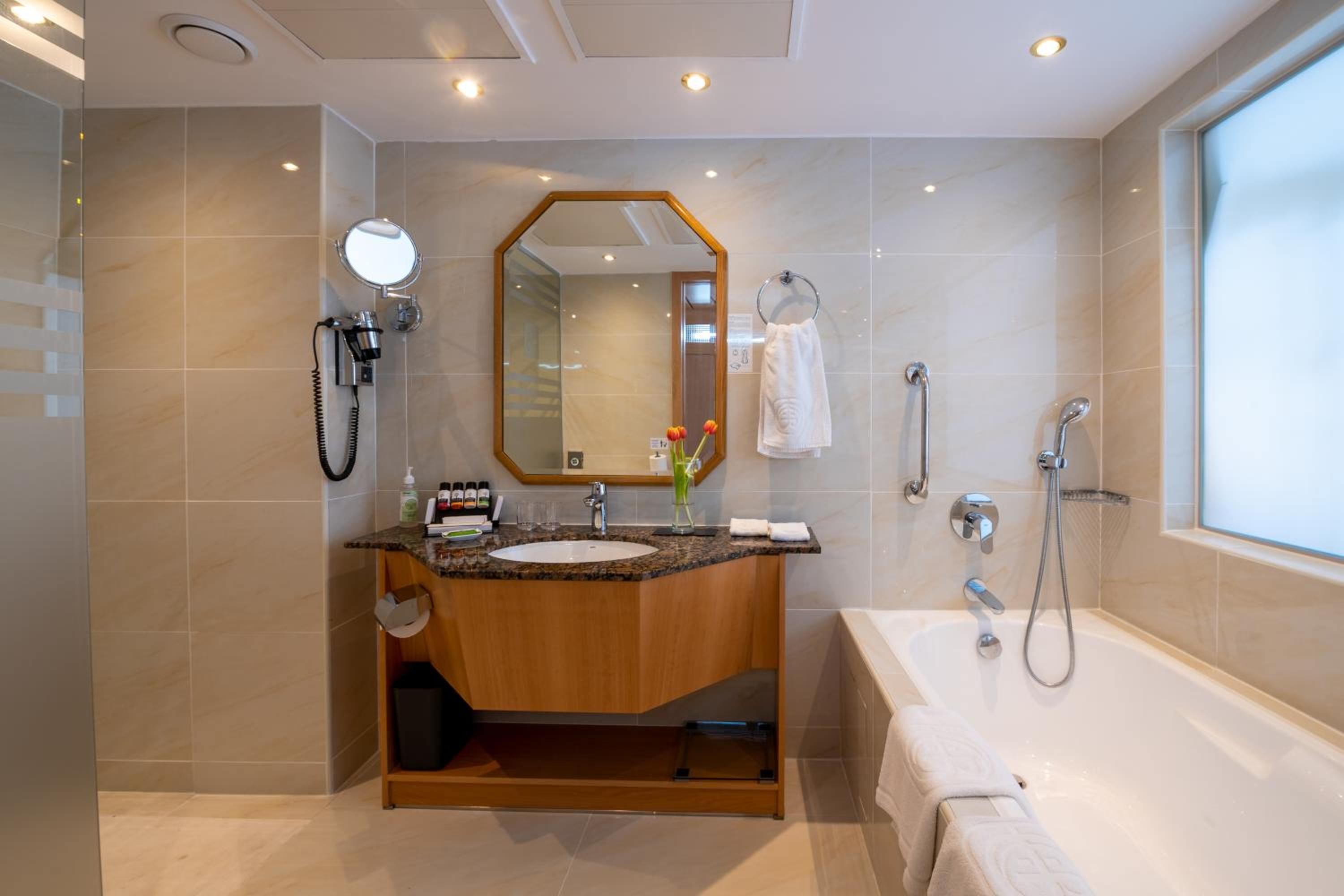 Executive One-Bedroom Suite With Sea View