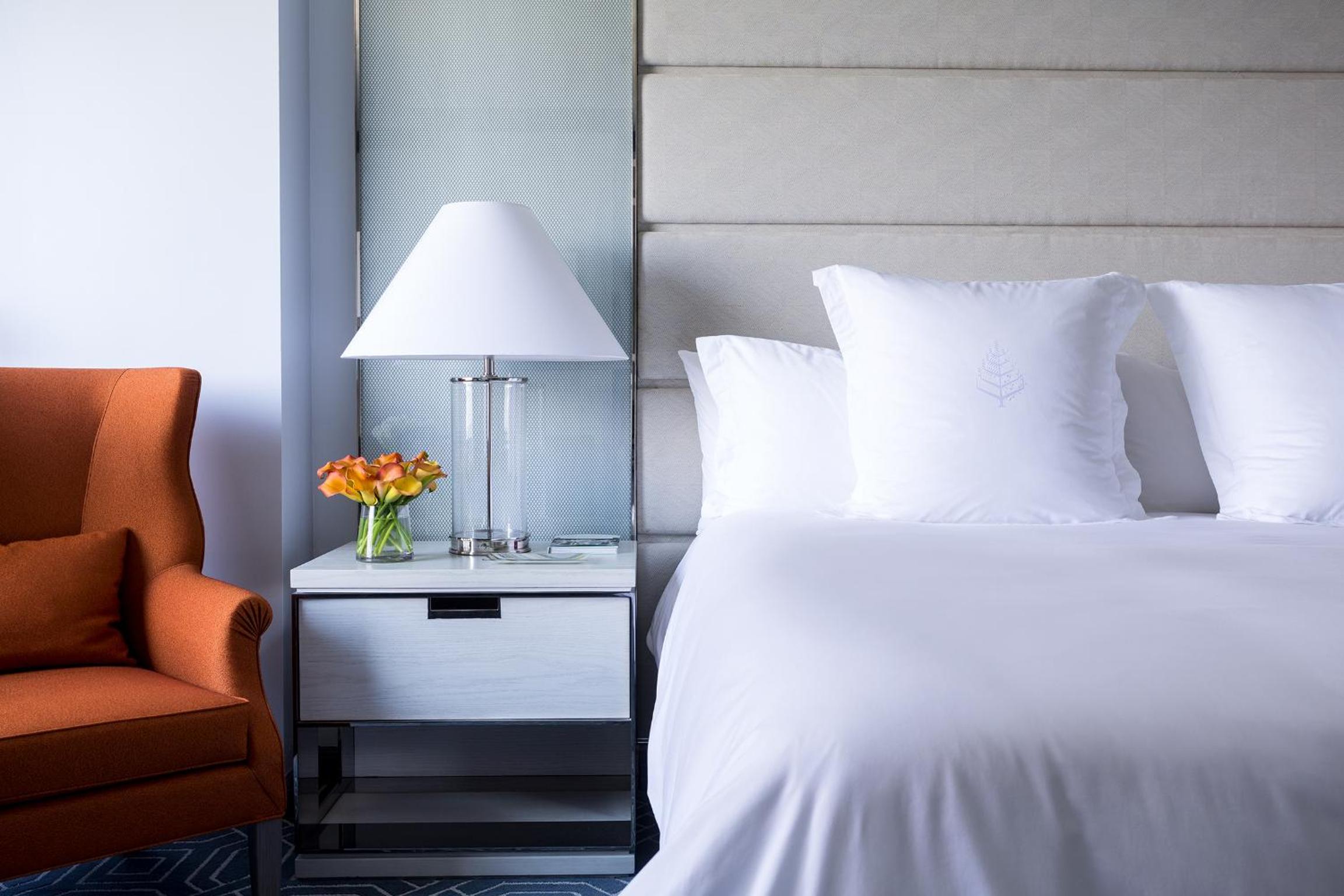 Deluxe King Room with City View