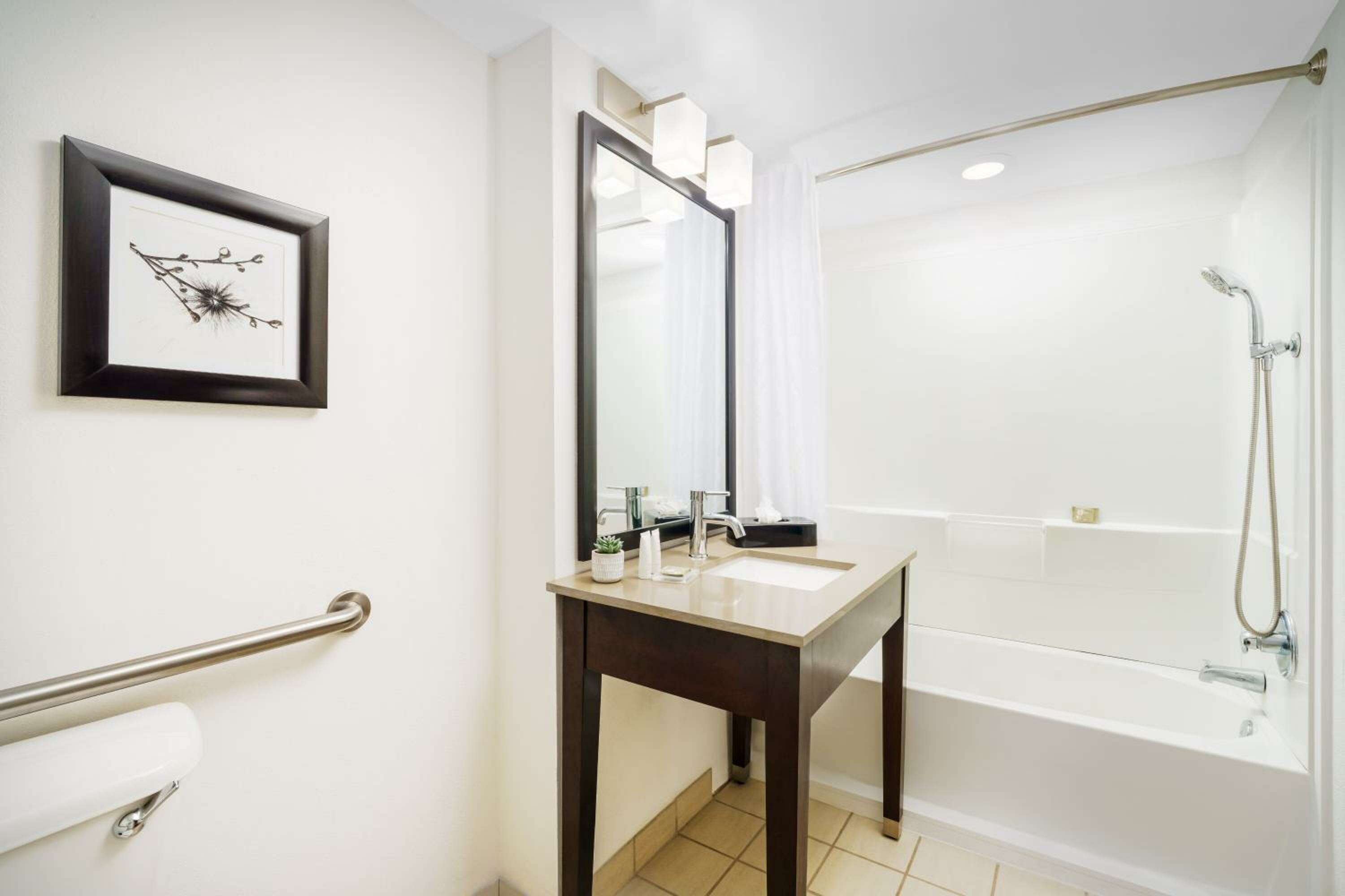 Queen Room with Two Queen Beds - Disability Access