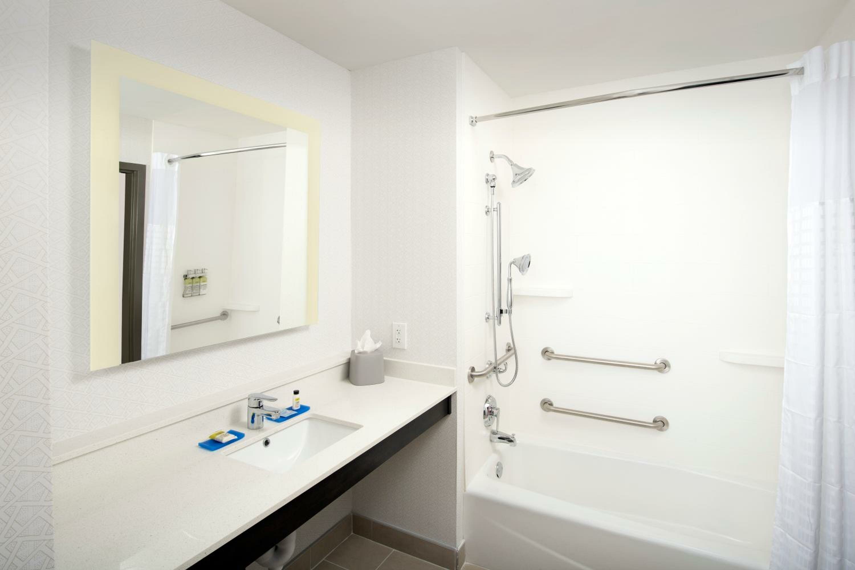 King Room - Mobility Access/Hearing Accessible