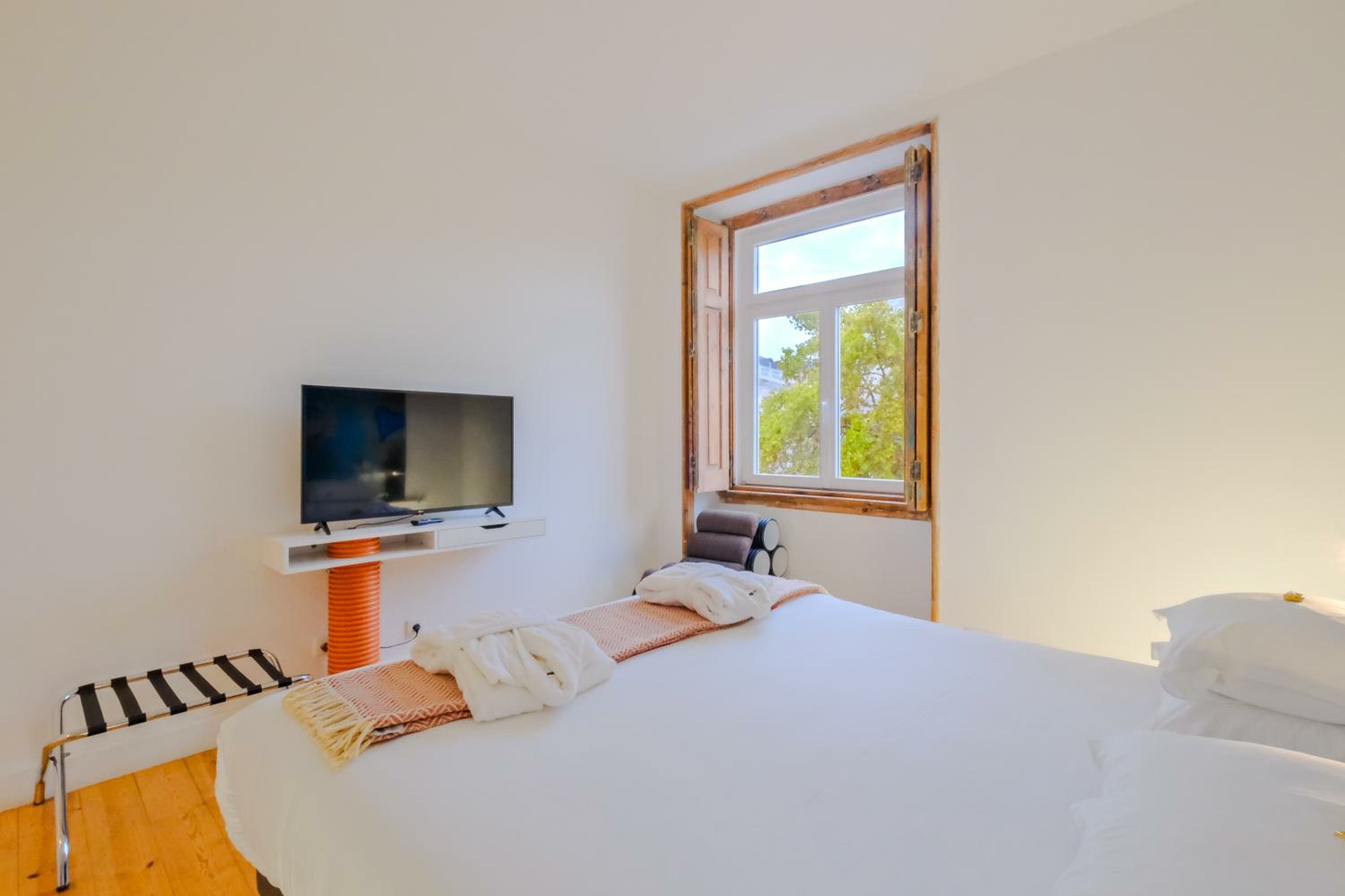 One-Bedroom Apartment with City View