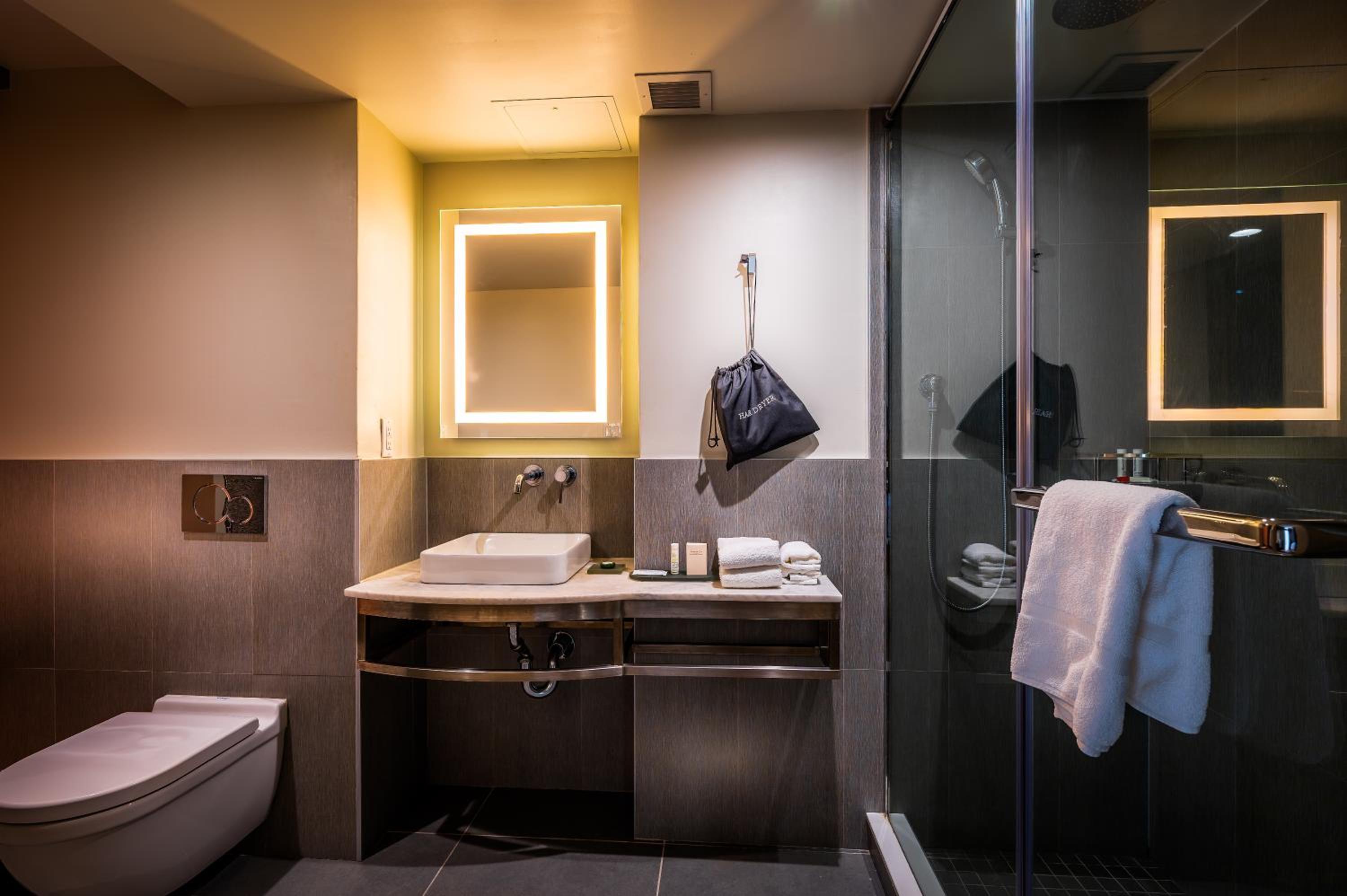 1 King Bed, Premier Room, Non-Smoking 