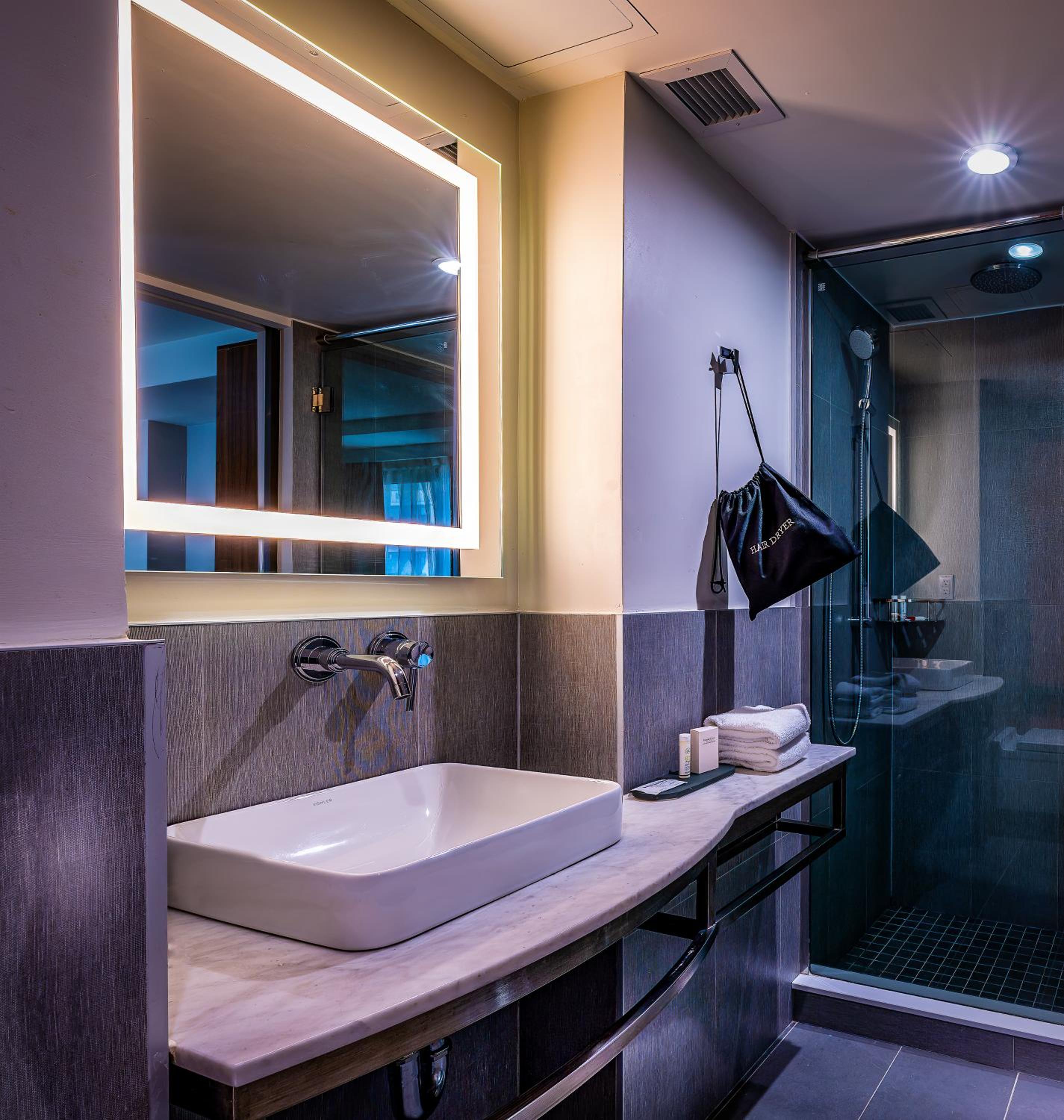 1 King Bed, Premier Room, Non-Smoking 