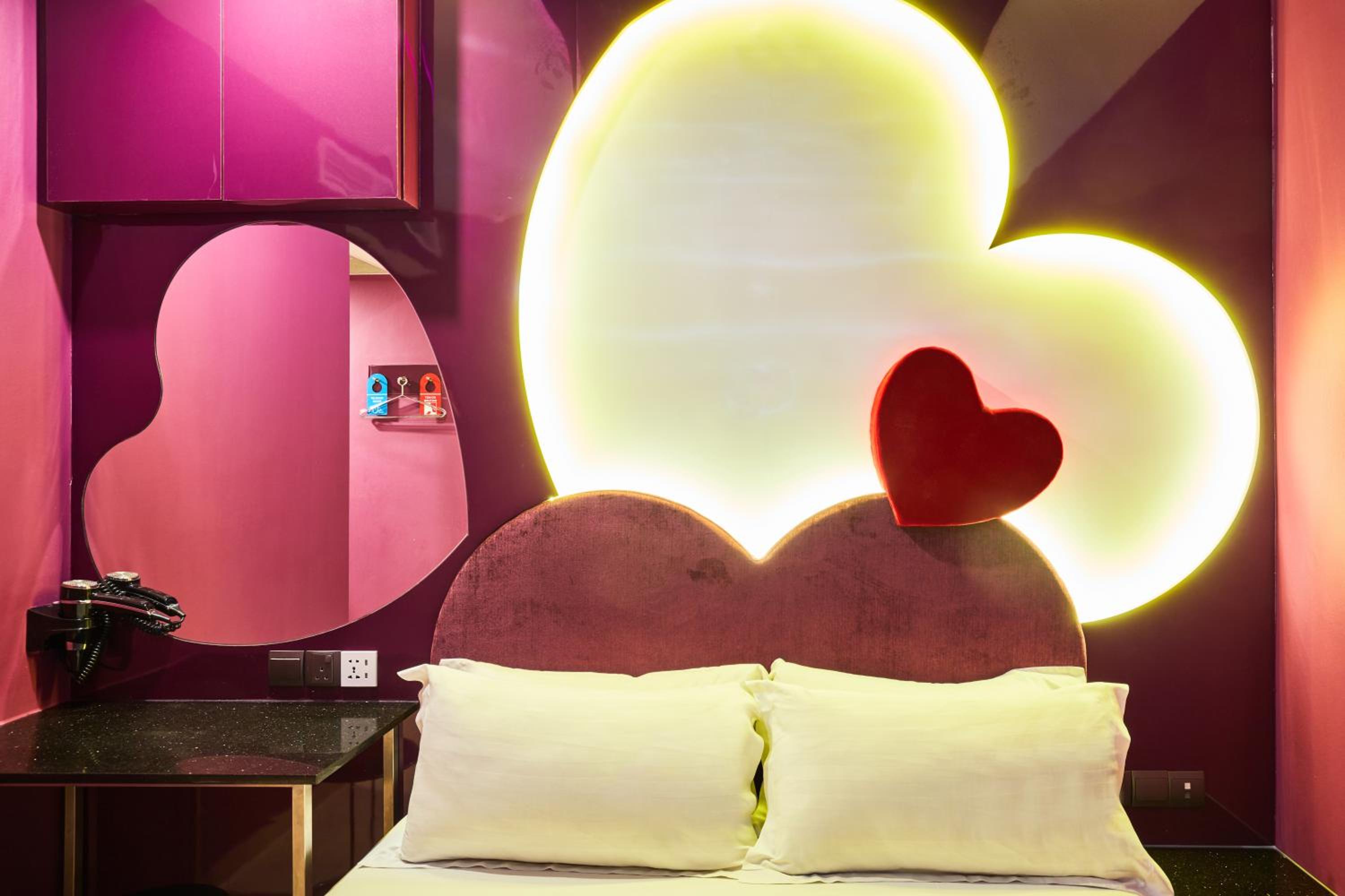 Deluxe Theme Room with One Double Bed