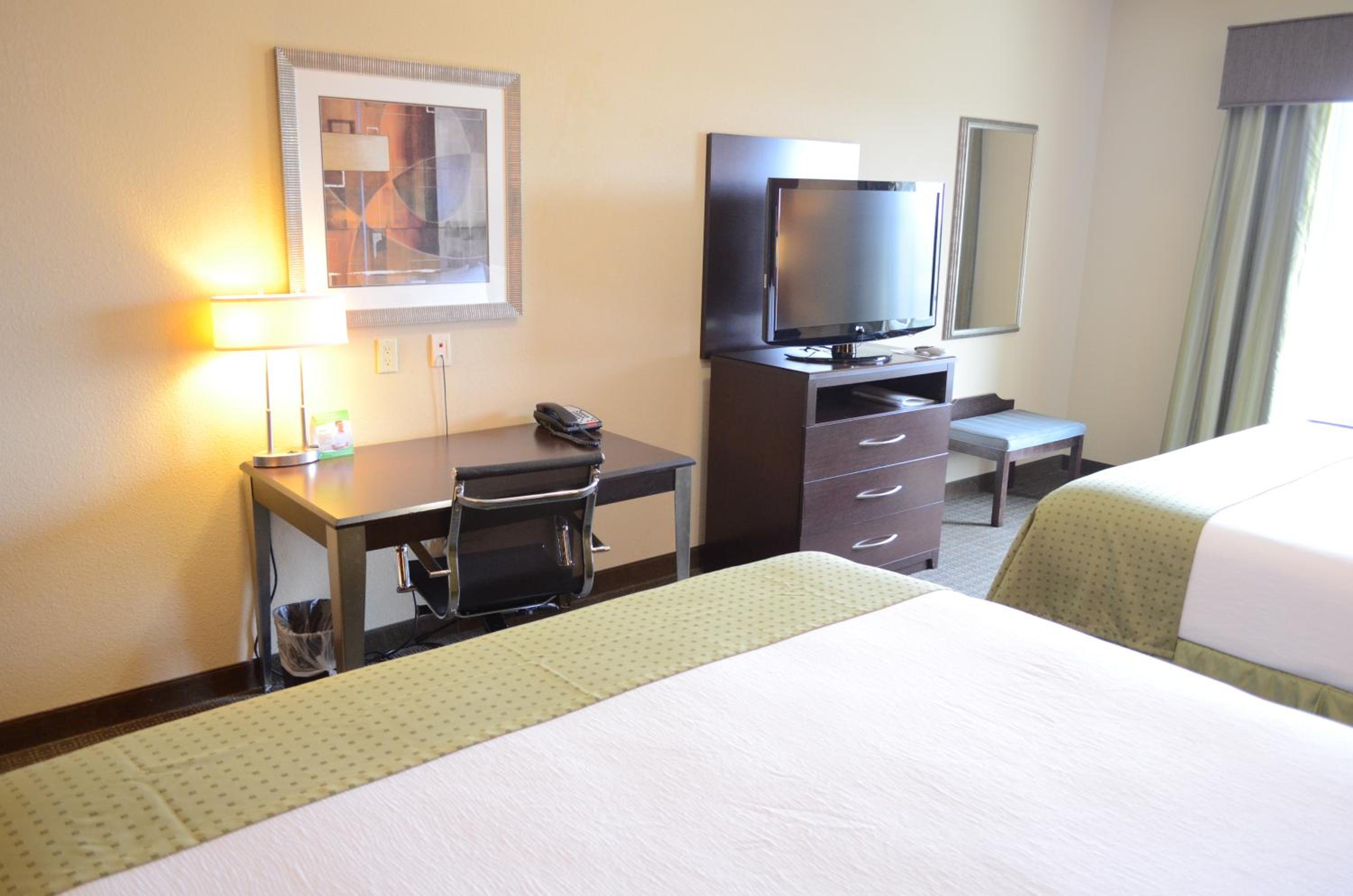 Deluxe Room With Two King Beds - Non-Smoking