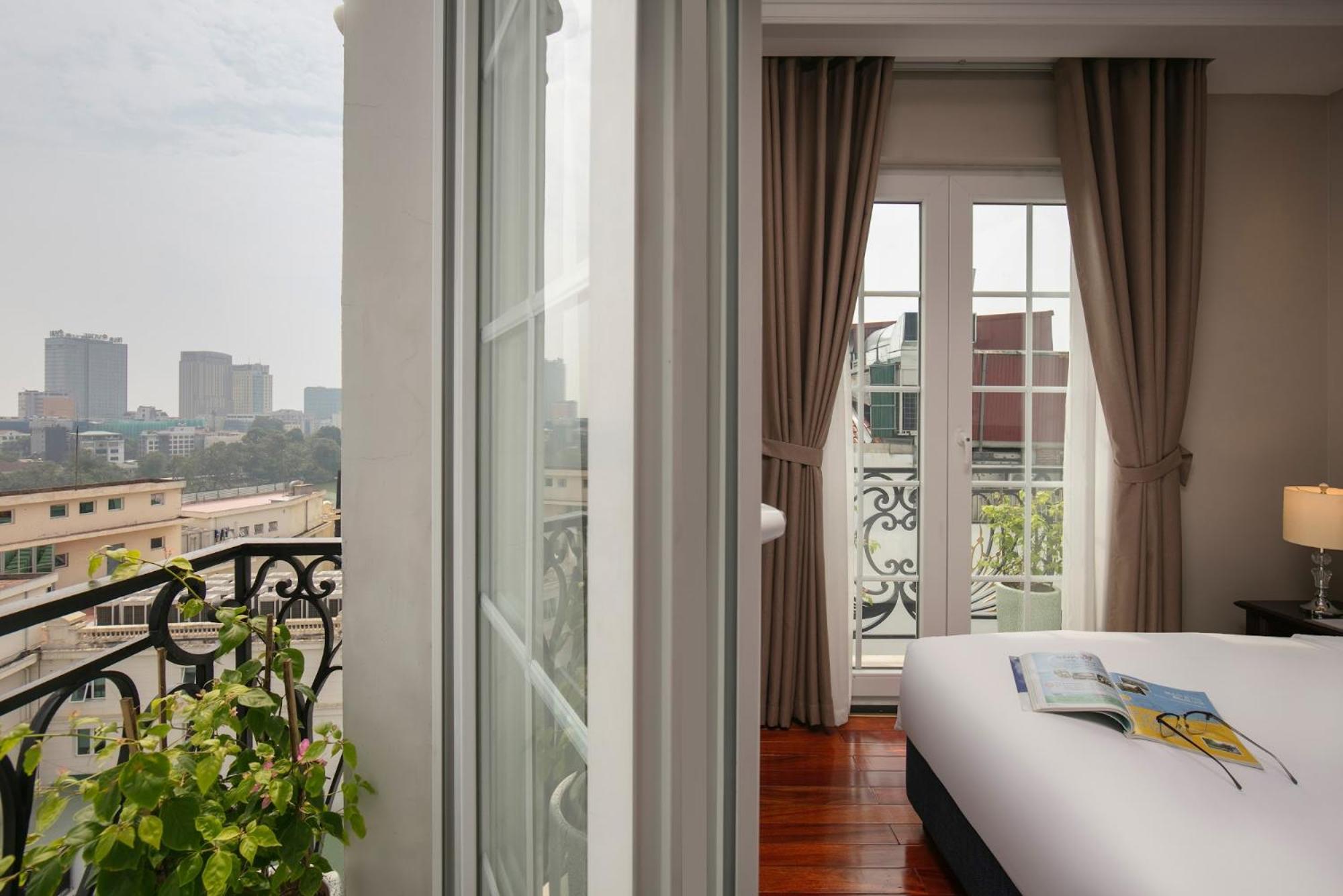 Executive Honeymoon Room with Balcony