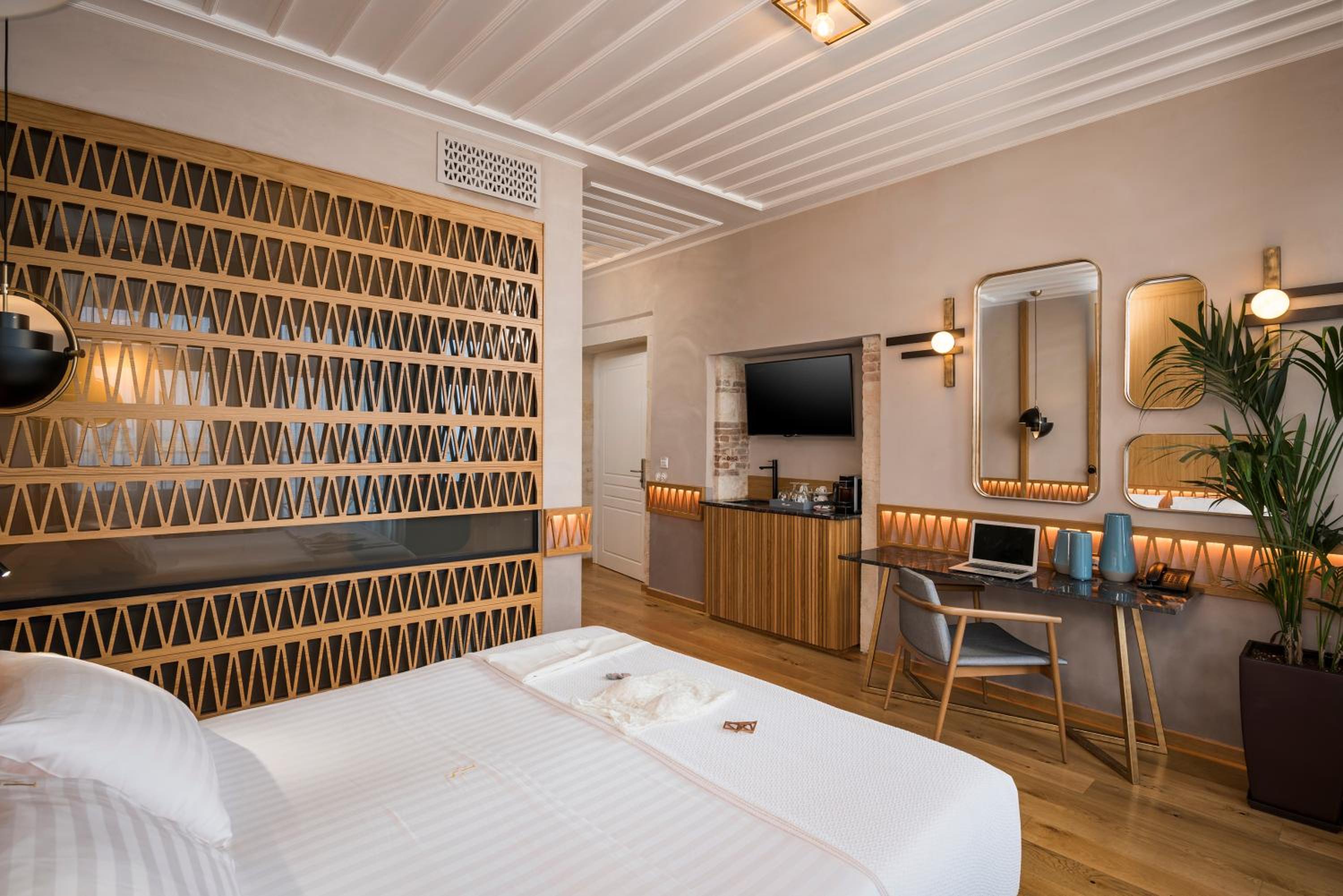 Deluxe Double Sea view Room with Balcony.