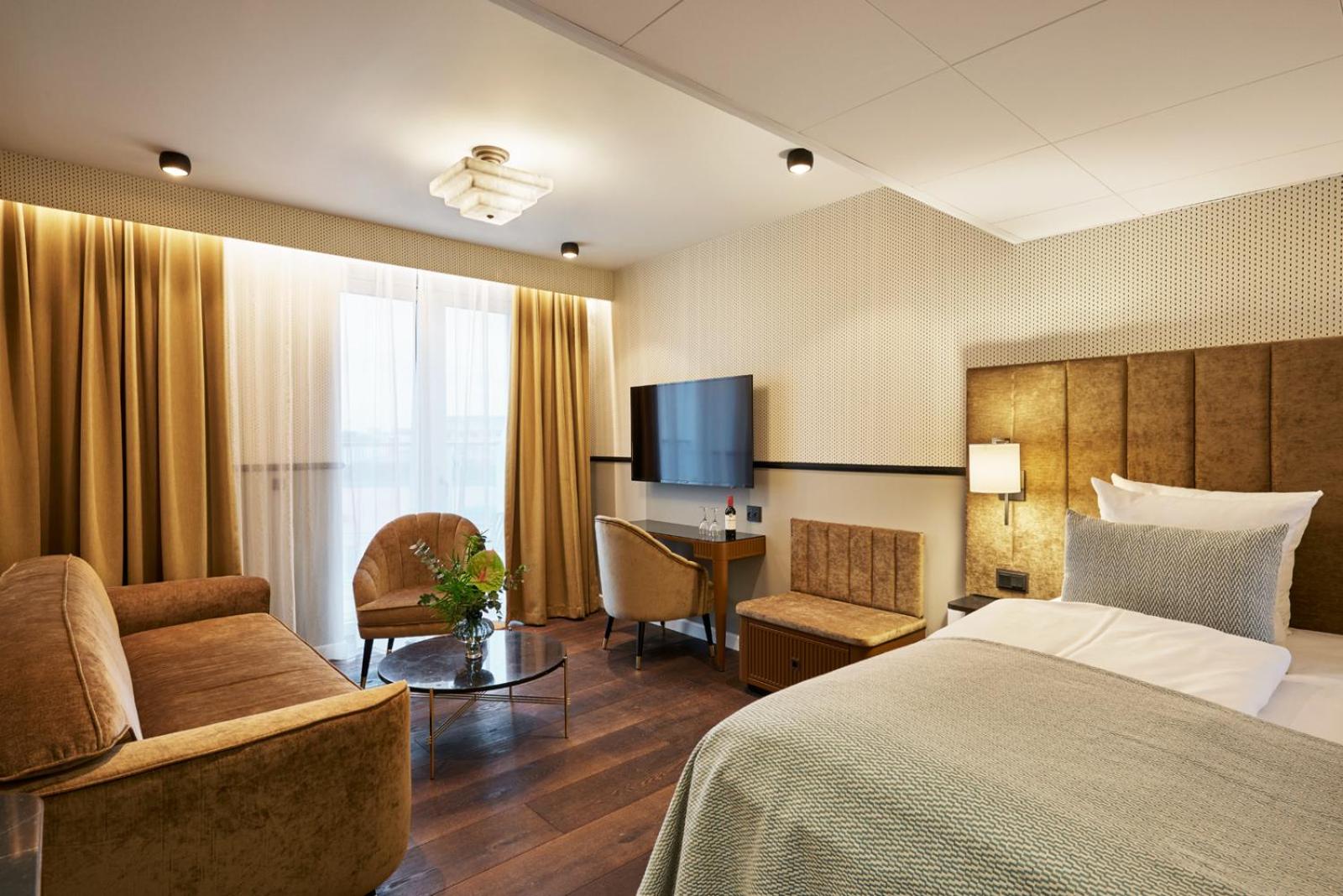 King Room With Balcony