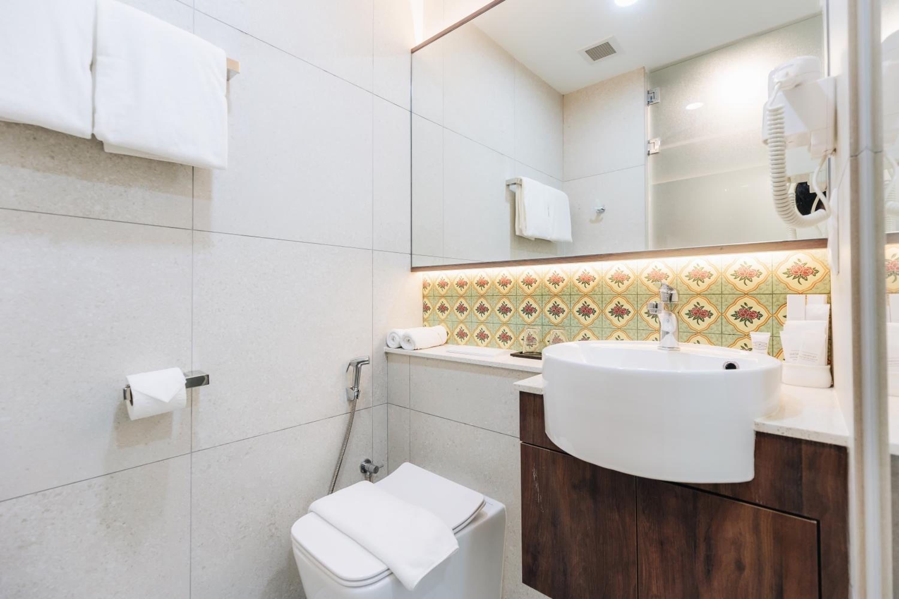 Classic Queen with Patio