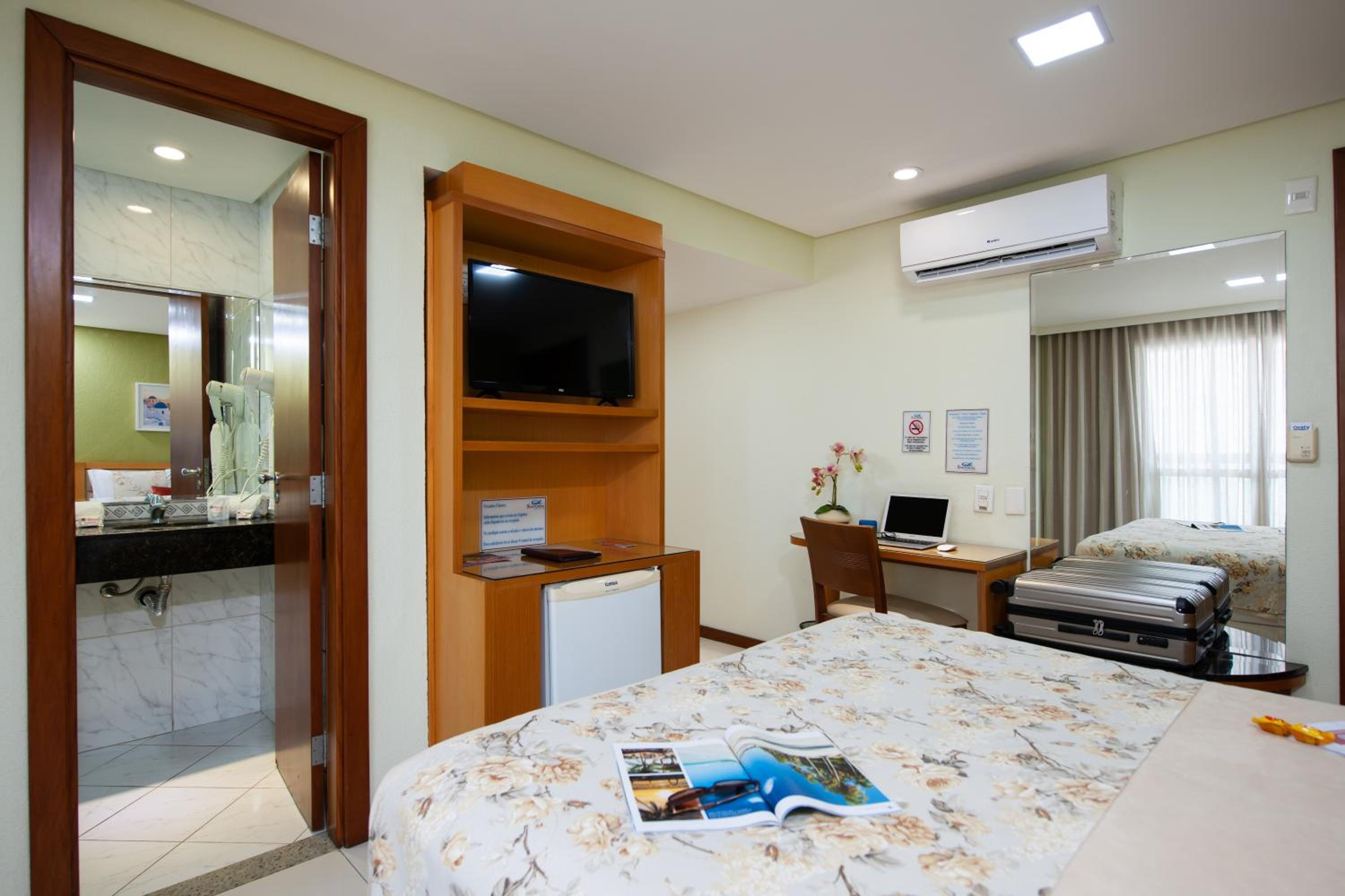 Deluxe Double Room with Side Sea View