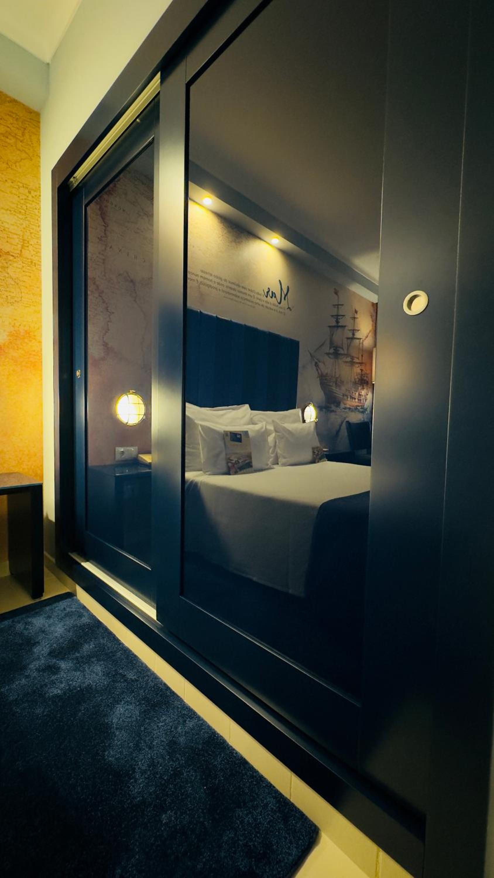 Family Room (2 Adults + 2 Children)