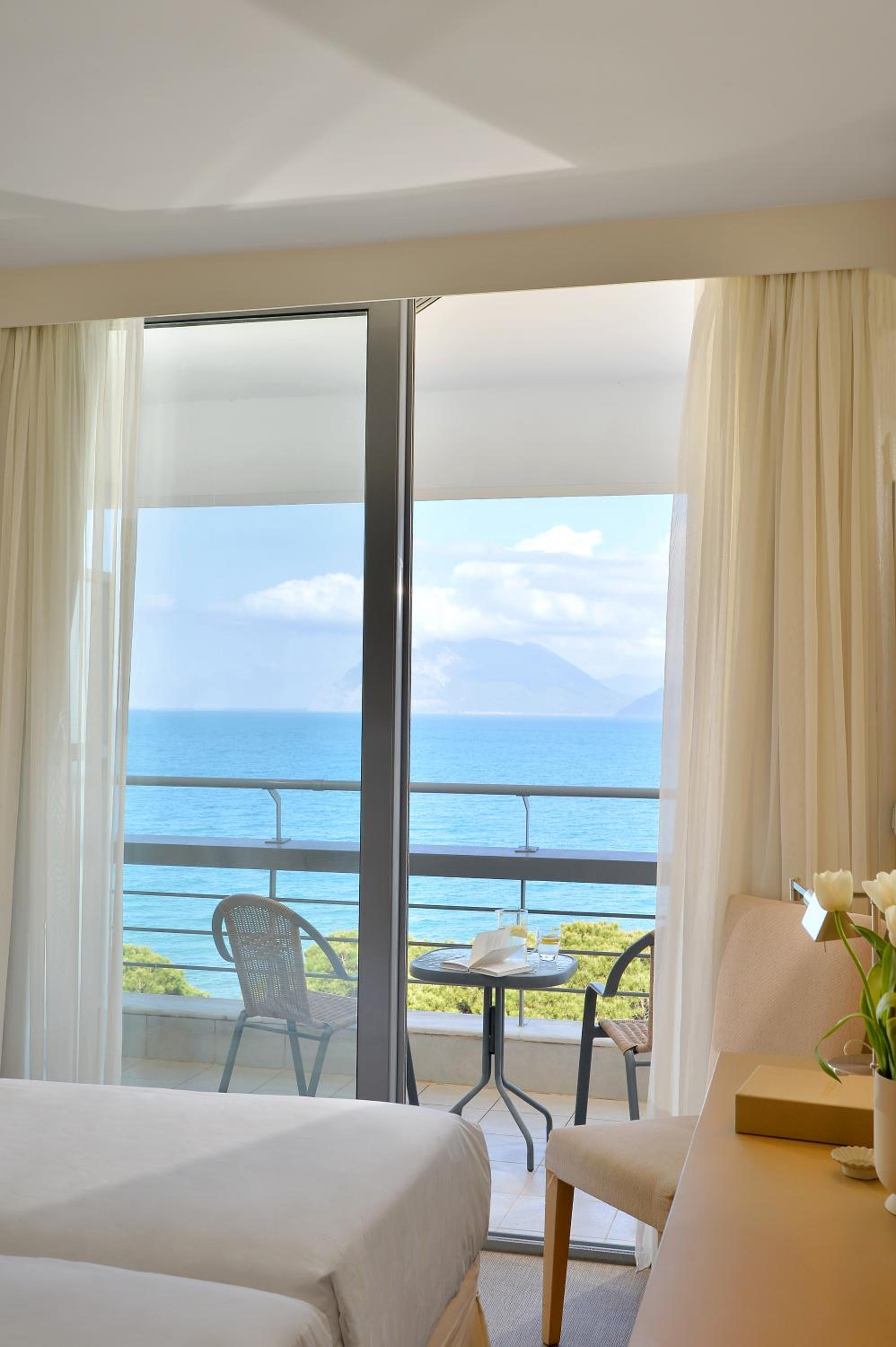 Family (2 Adults + 2 Children)