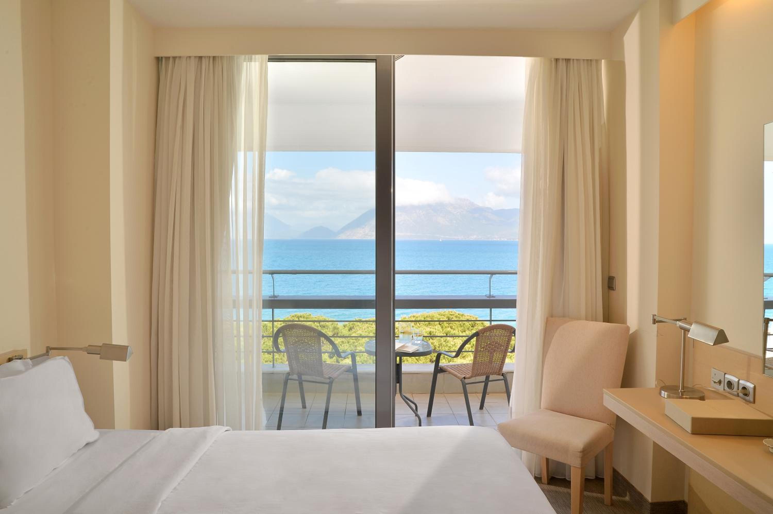 Family (2 Adults + 2 Children)