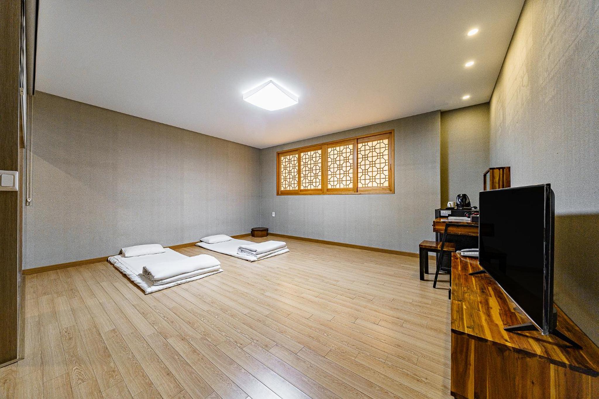 Family Ondol Room - No View (Non-renovated room)