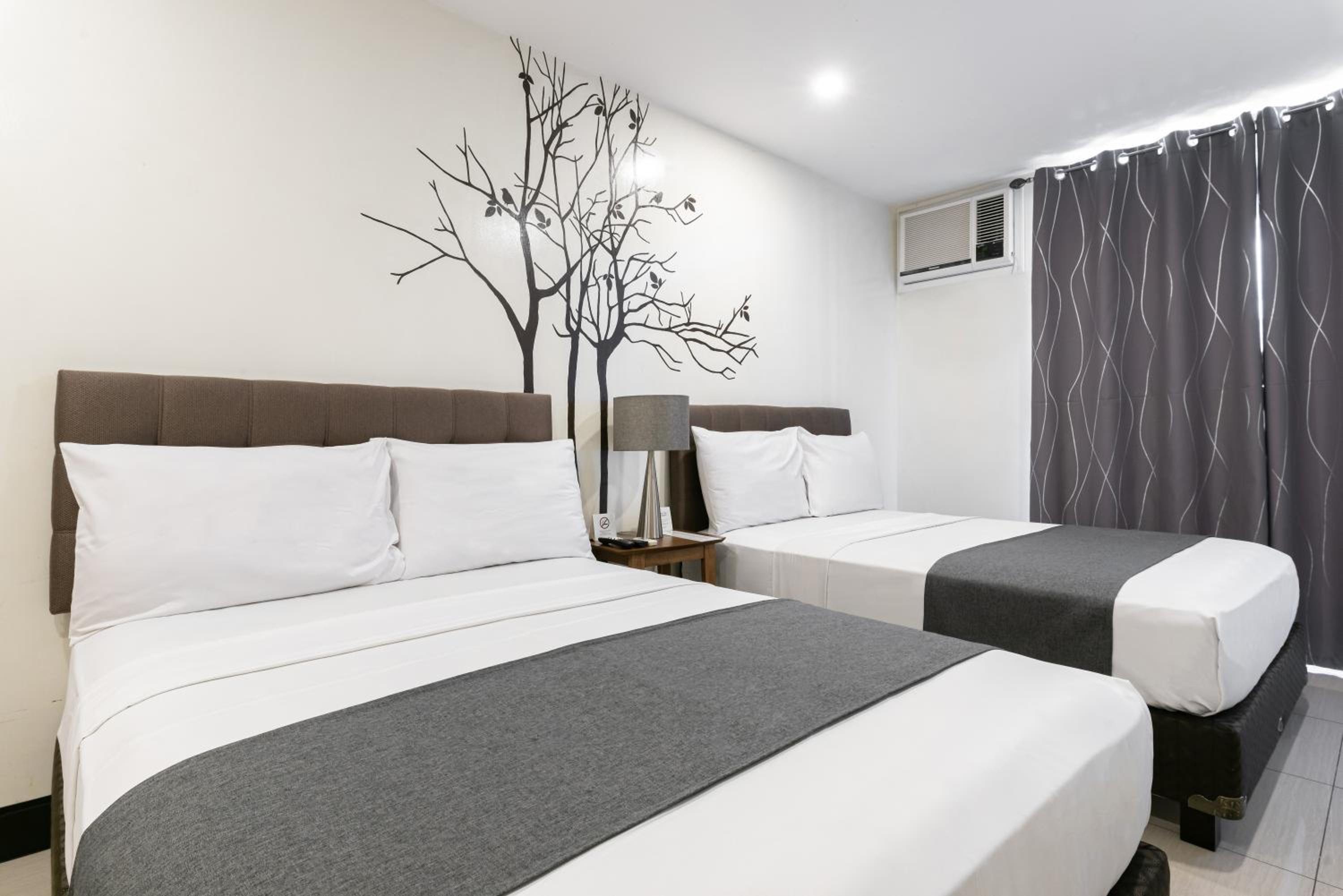 Deluxe Family Studio