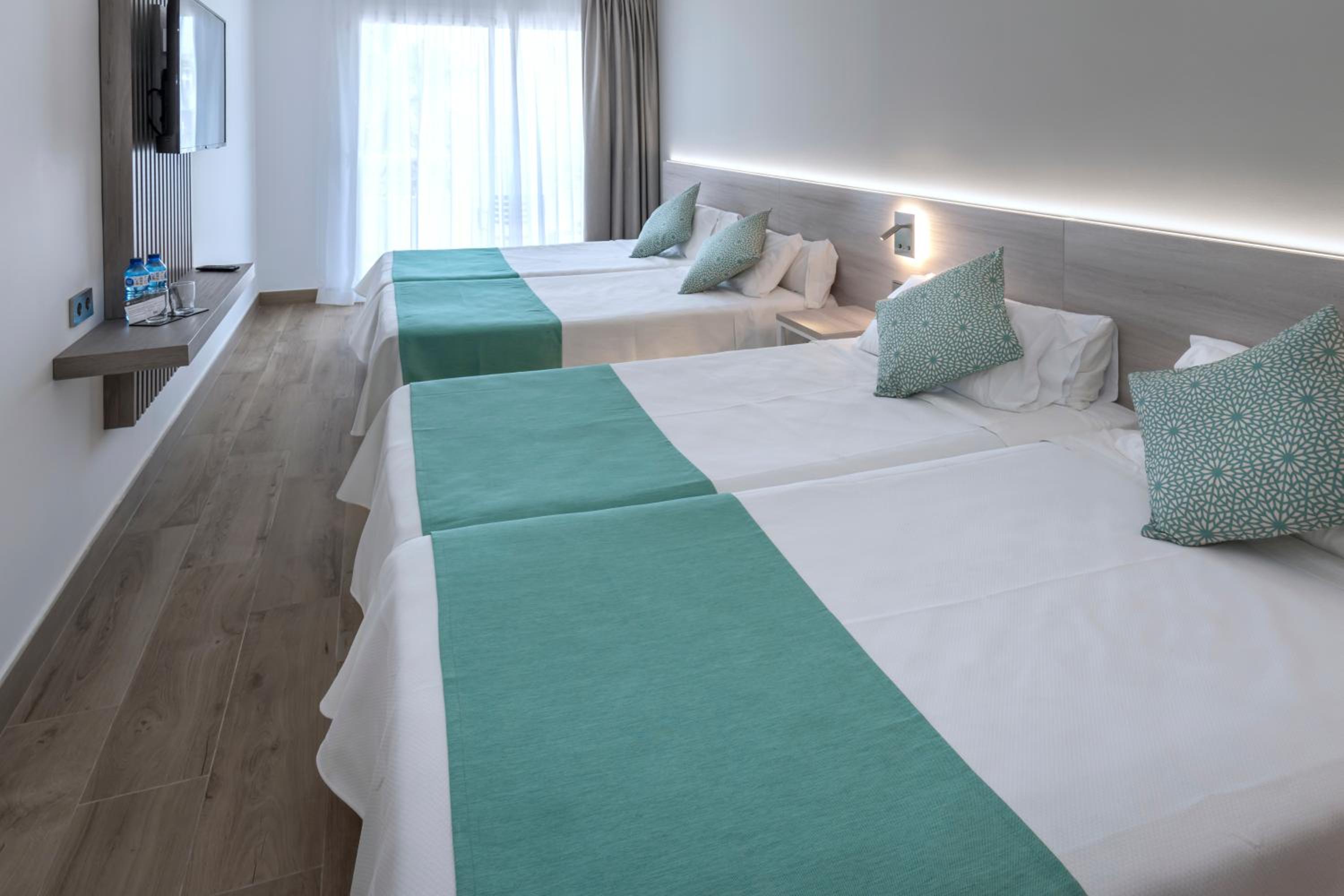 Triple Room with Sea View (2 Adults + 1 Child)