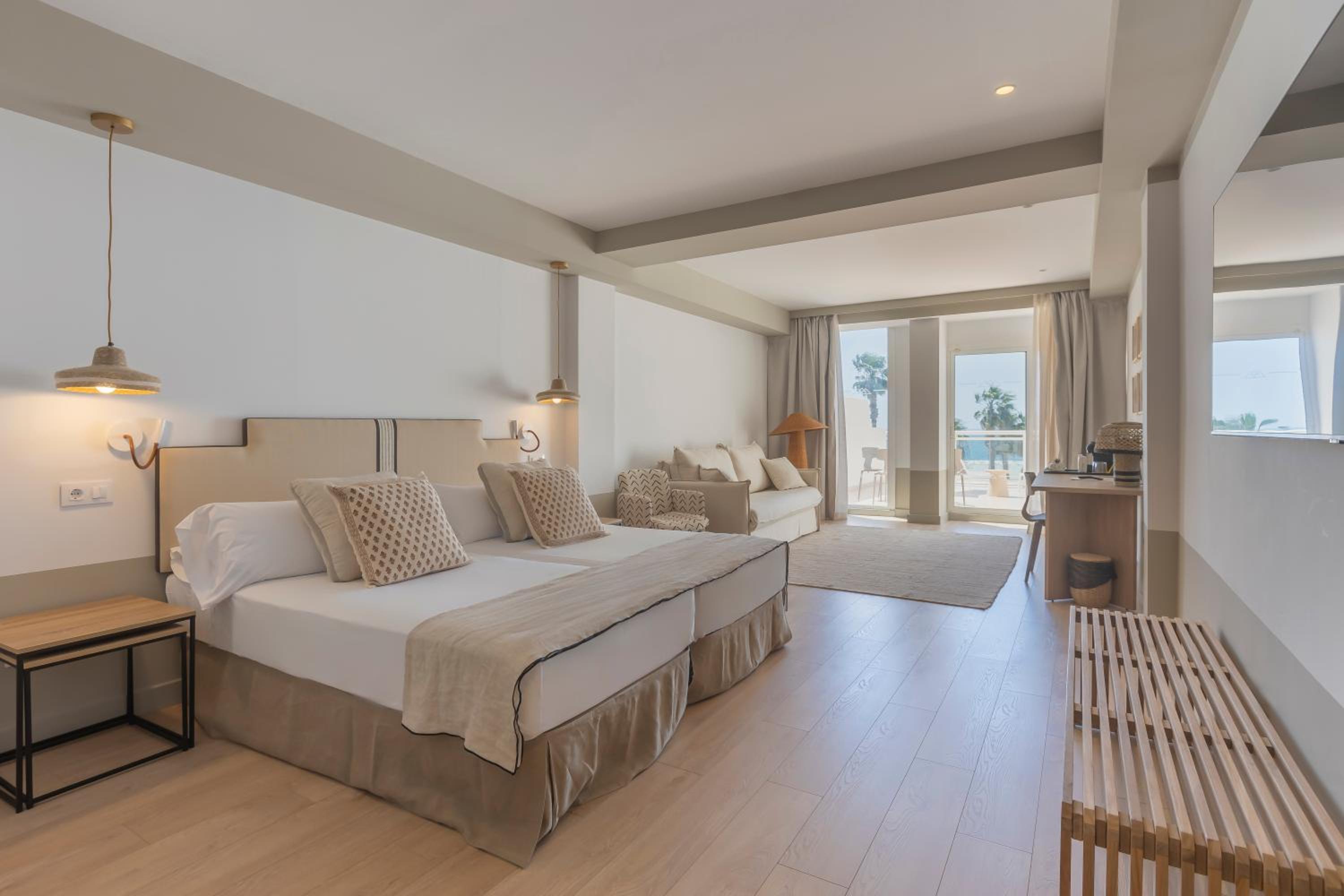 Quadruple Superior room with Sea View