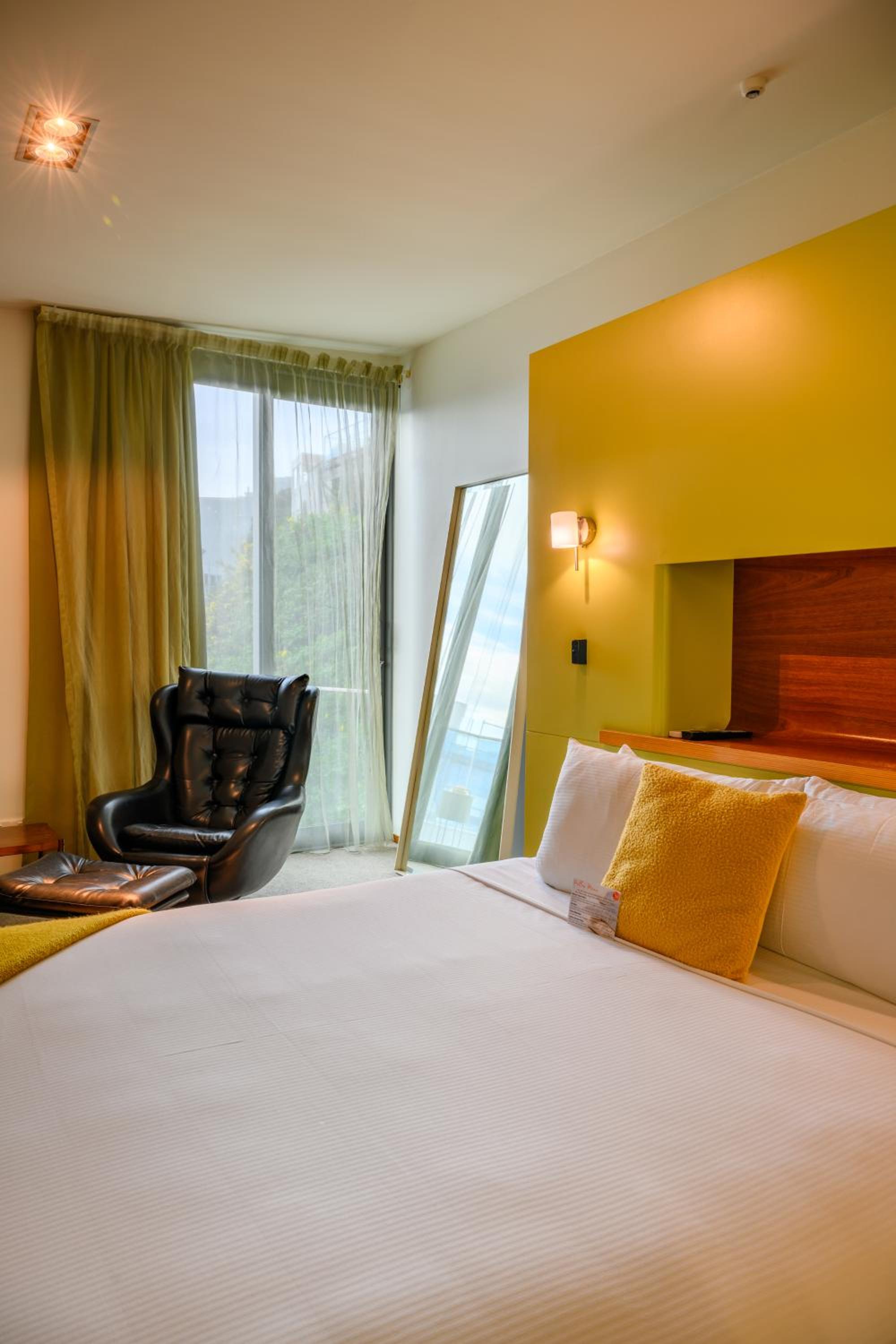 Deluxe King Room with Bath