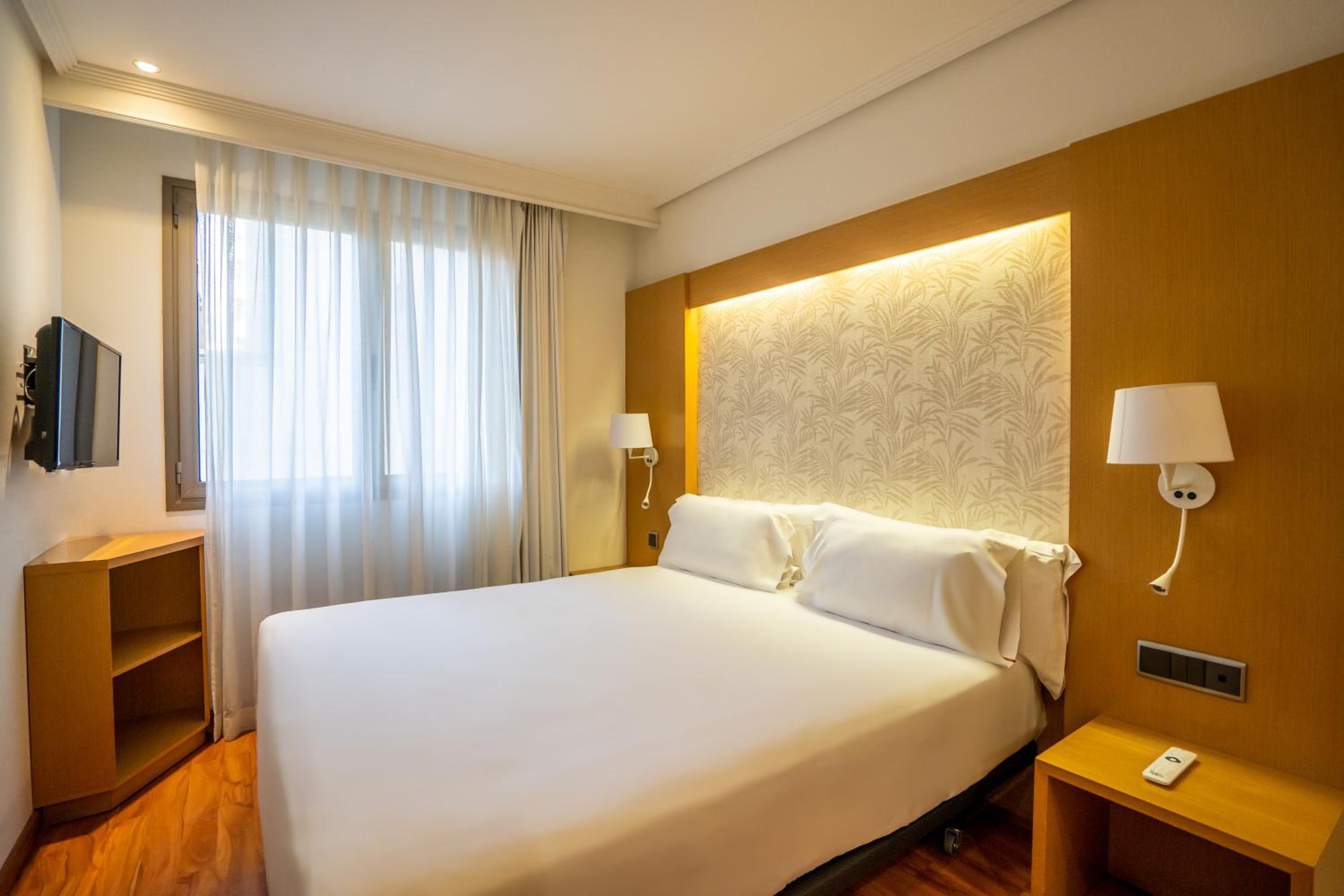 Double Room (1 Adult)