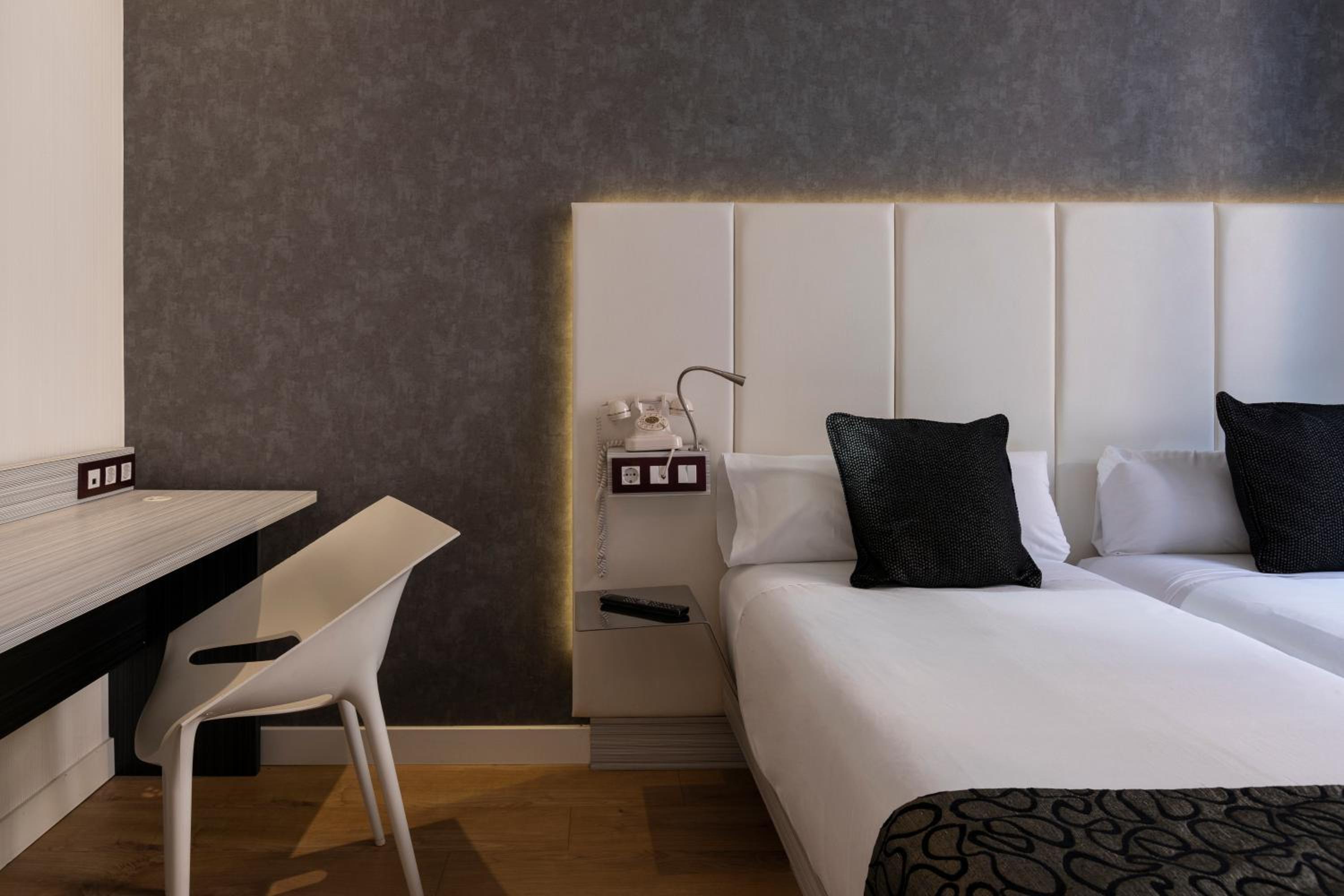 Double or Twin Room (1-2 Adults)