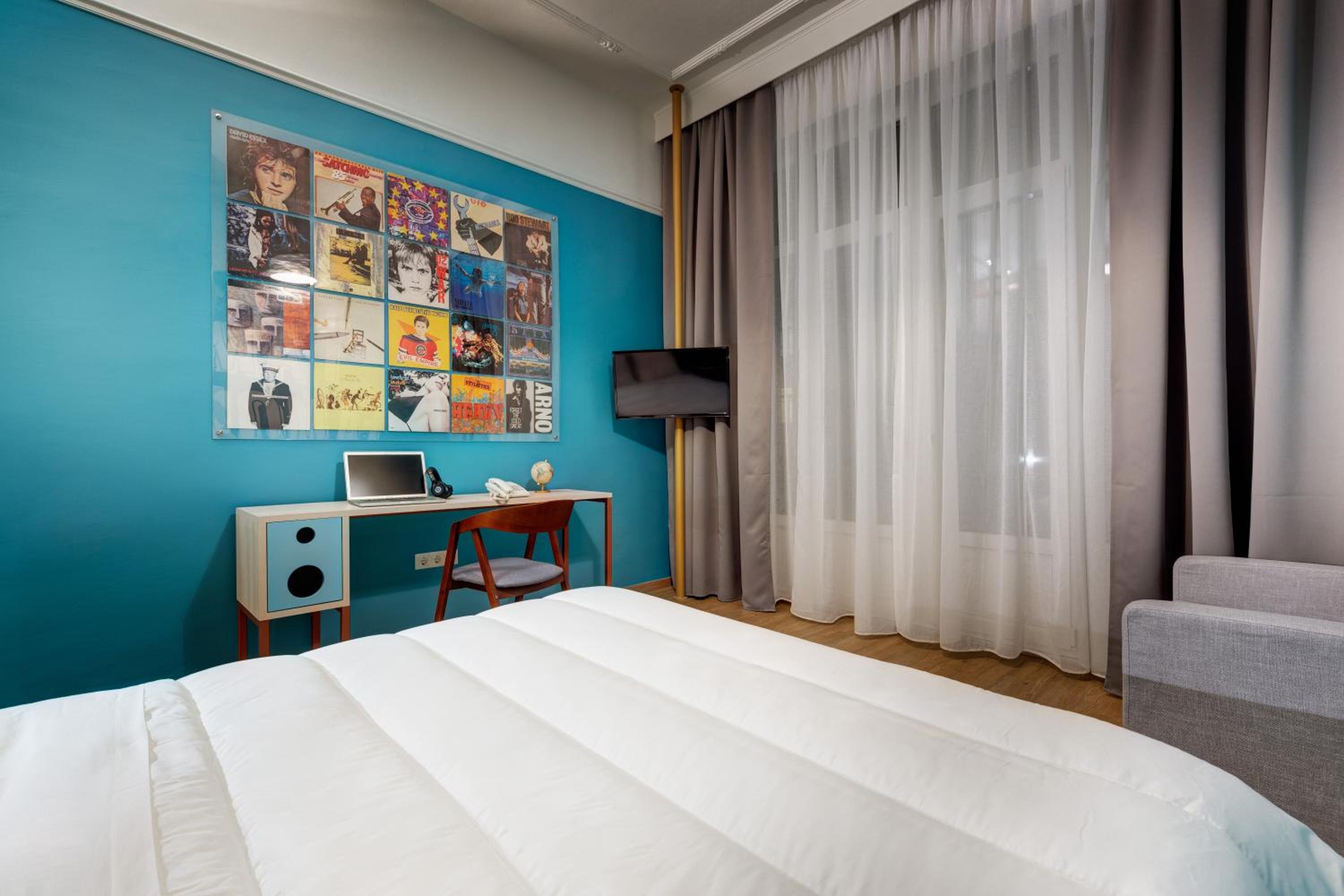 Large Partial Sea View Room 