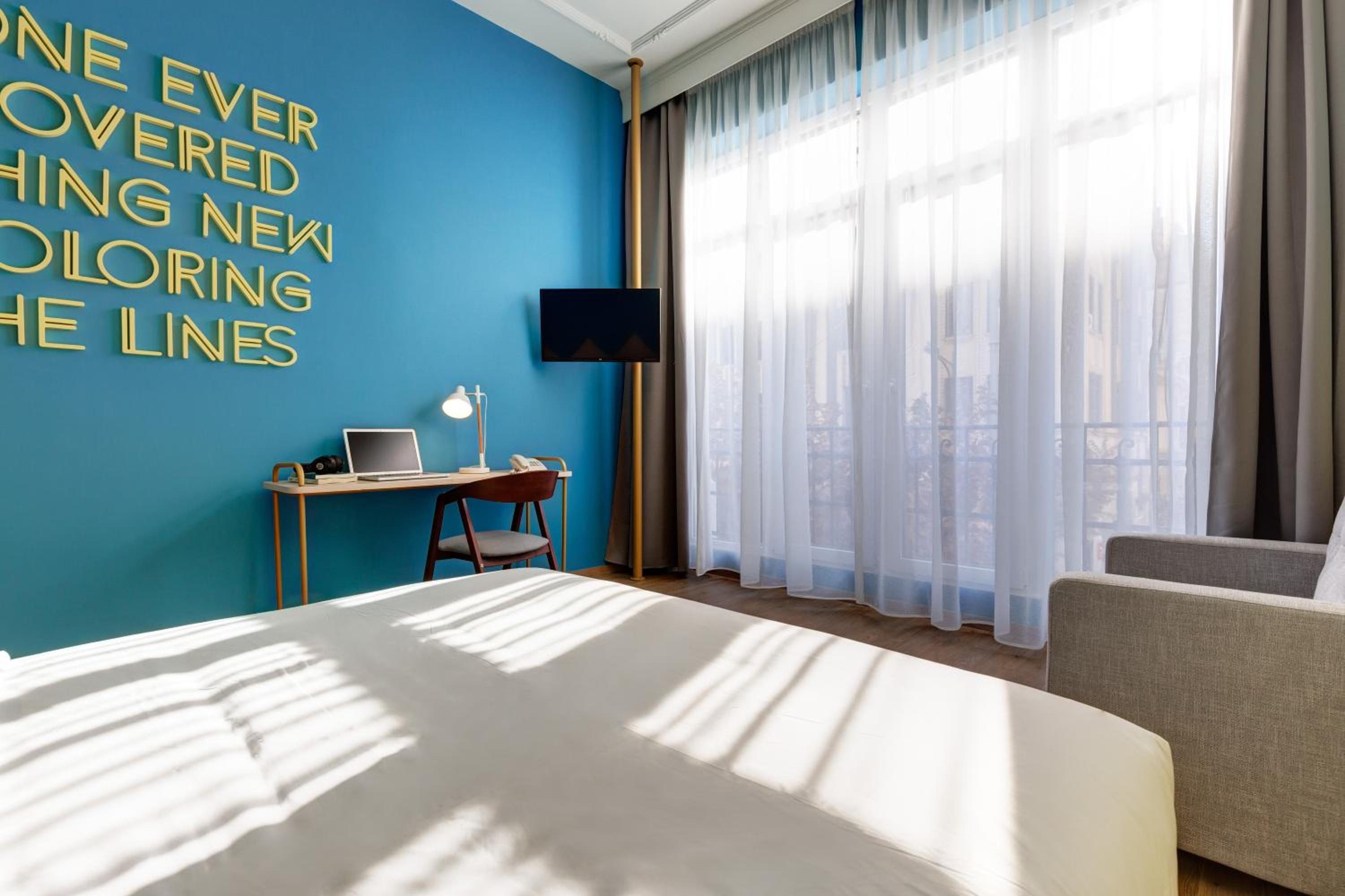 Large Partial Sea View Room 