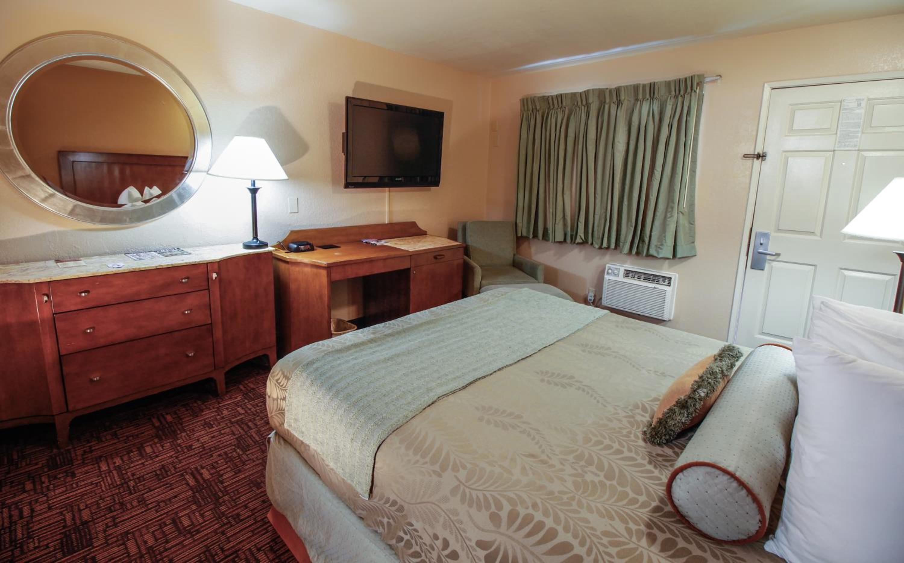 Queen Room - Non-Smoking