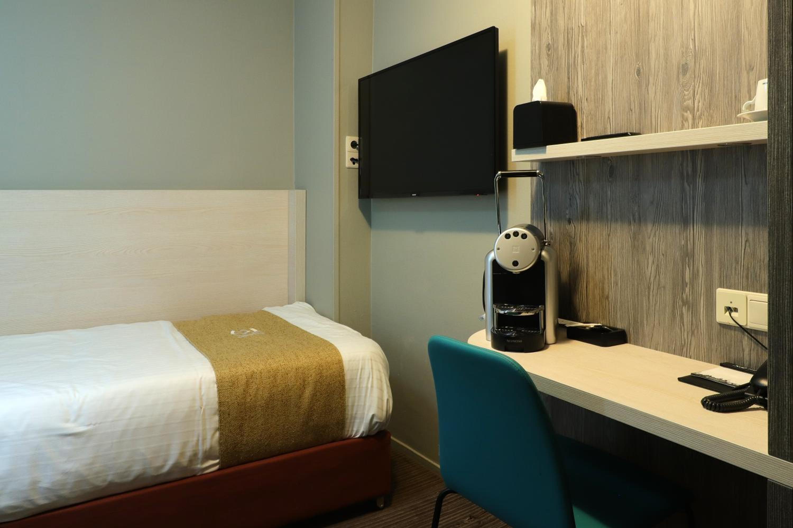 Single Room without Window