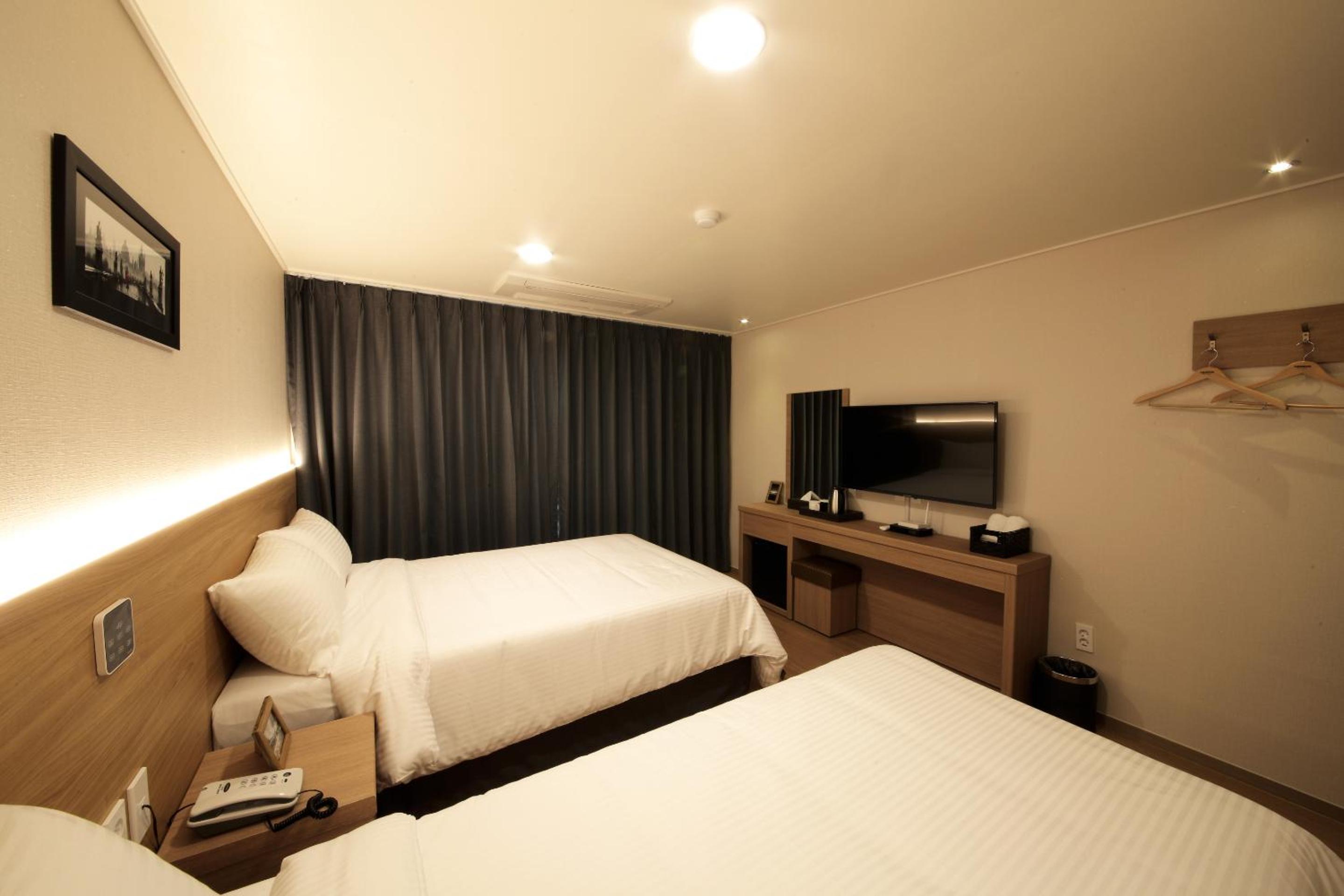 Deluxe Twin Room