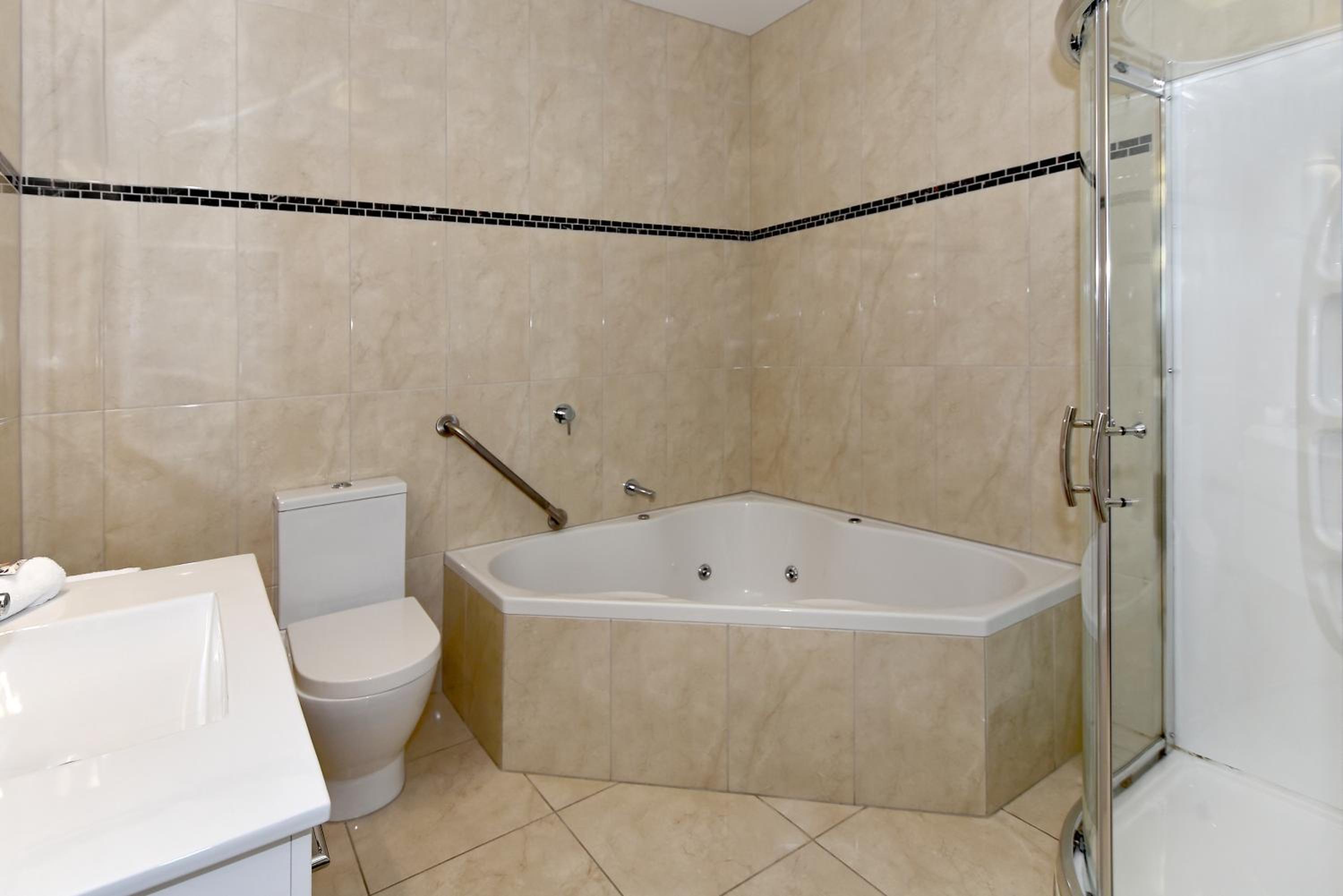 Executive Studio with Spa Bath 