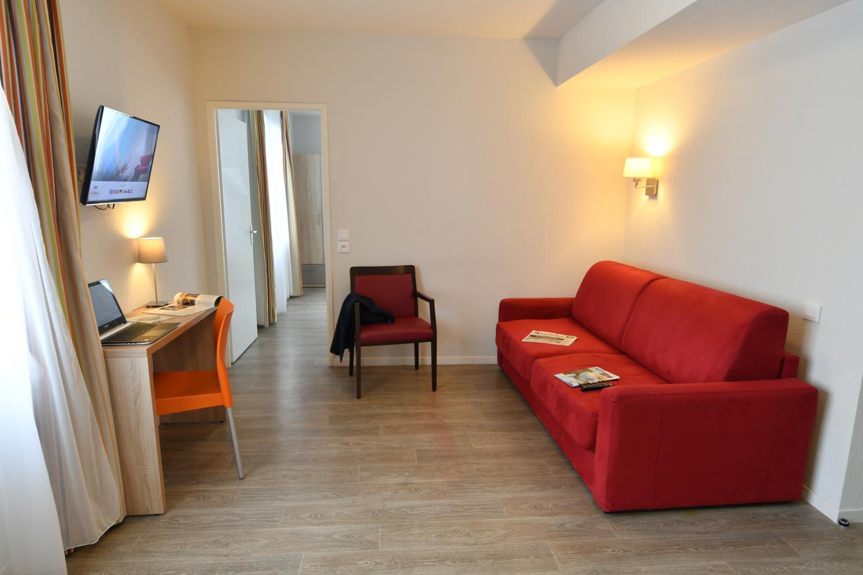 One-Bedroom Apartment