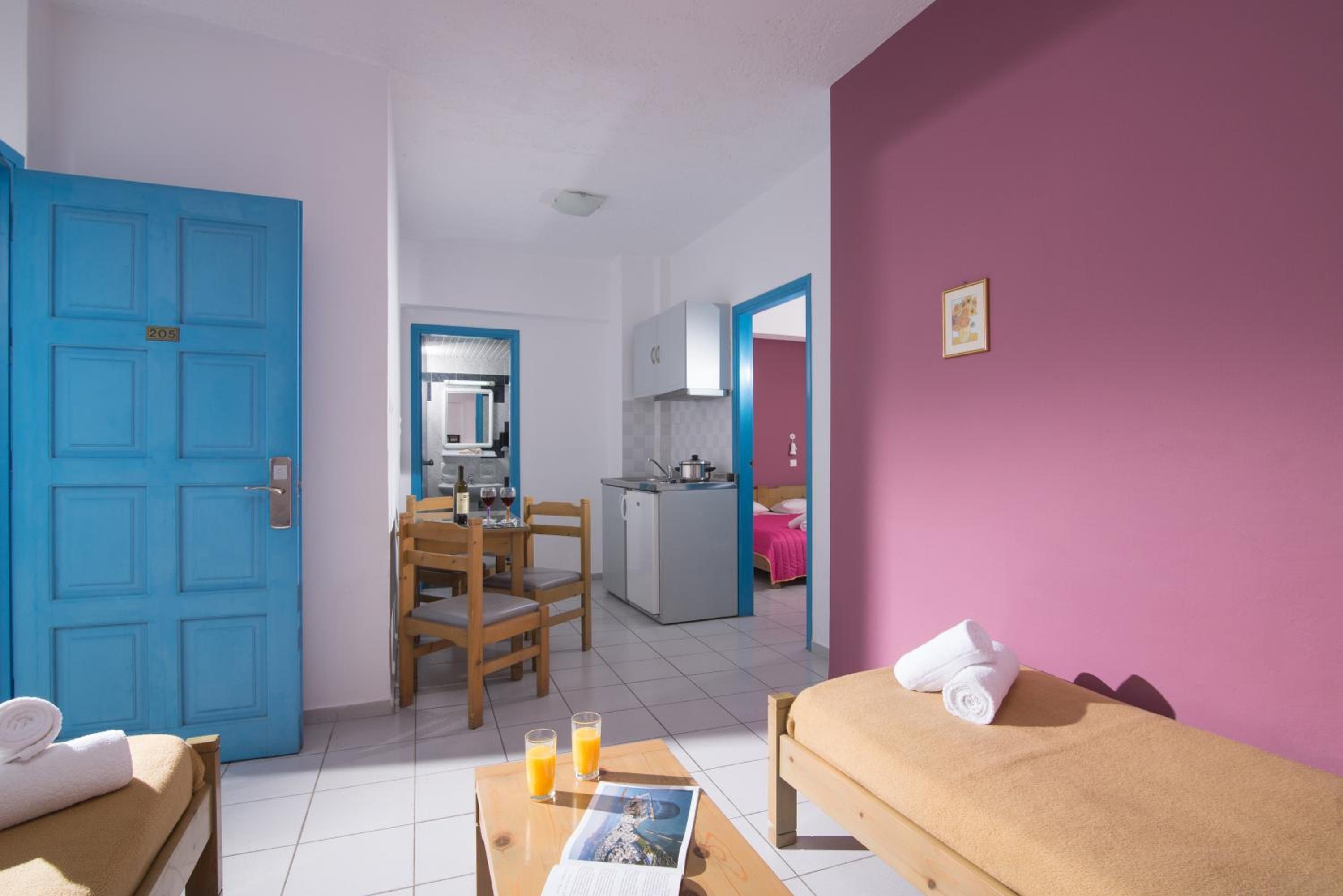 One Bedroom Apartment with Mountain View
