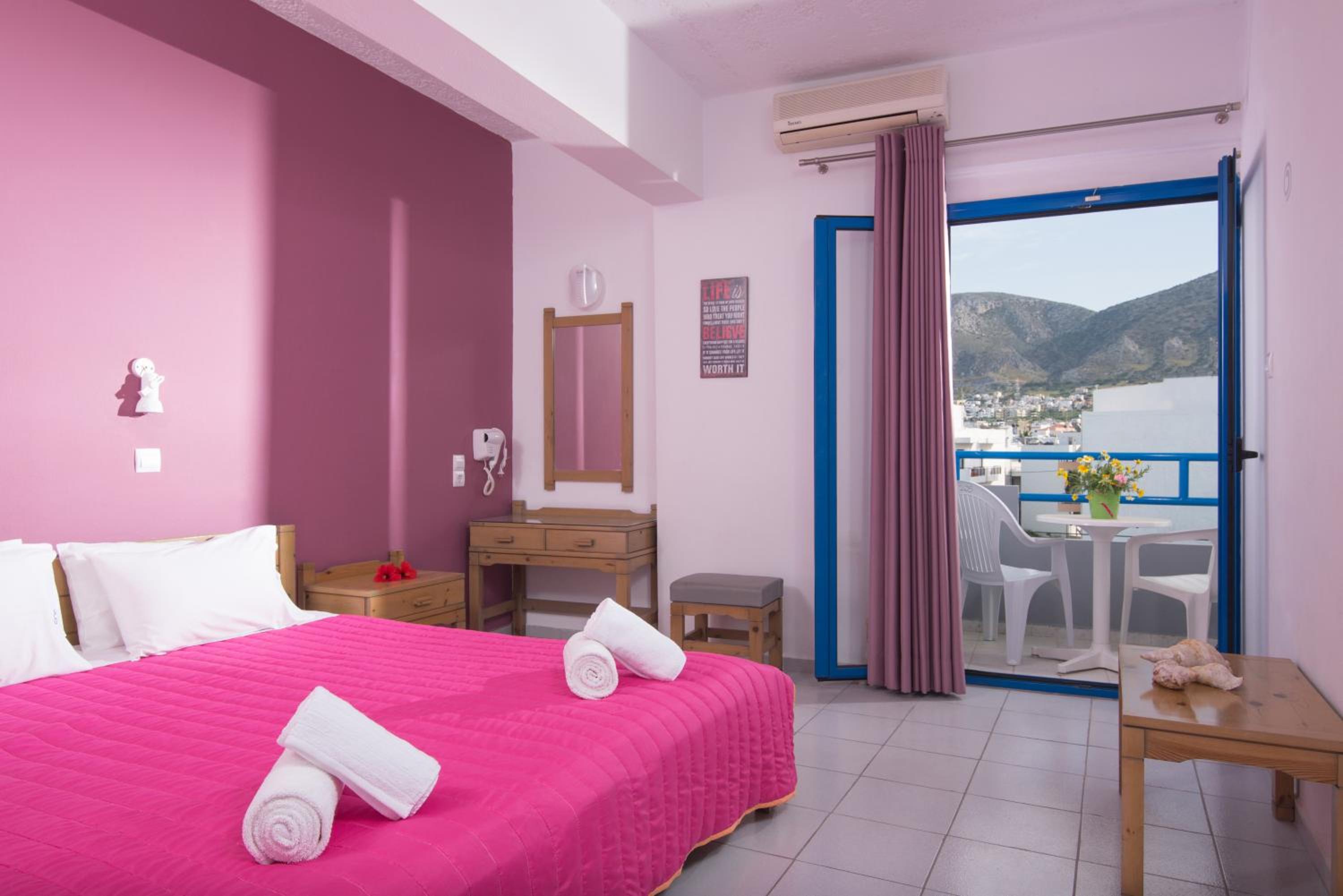 One Bedroom Apartment with Mountain View