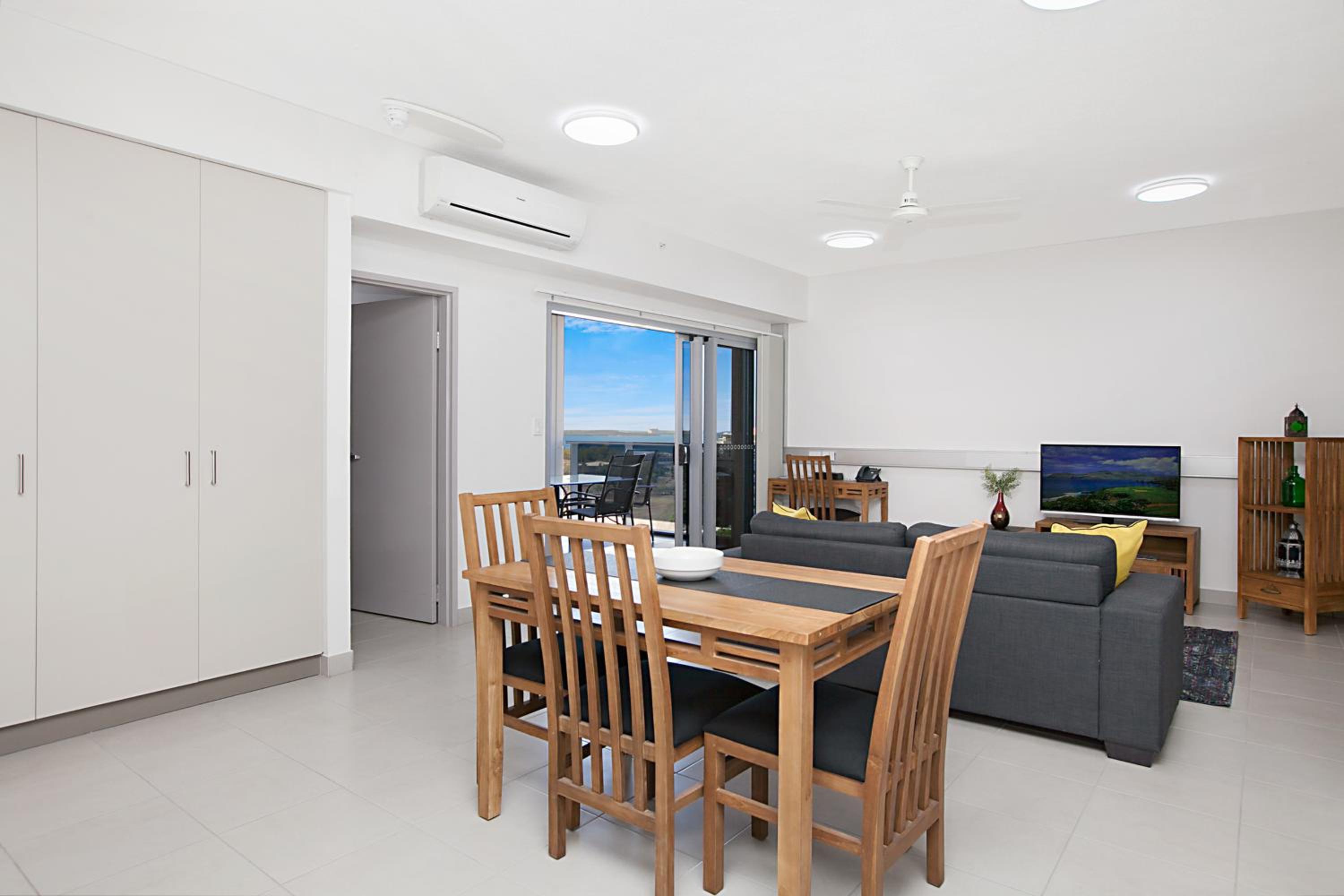 Deluxe One-Bedroom Apartment