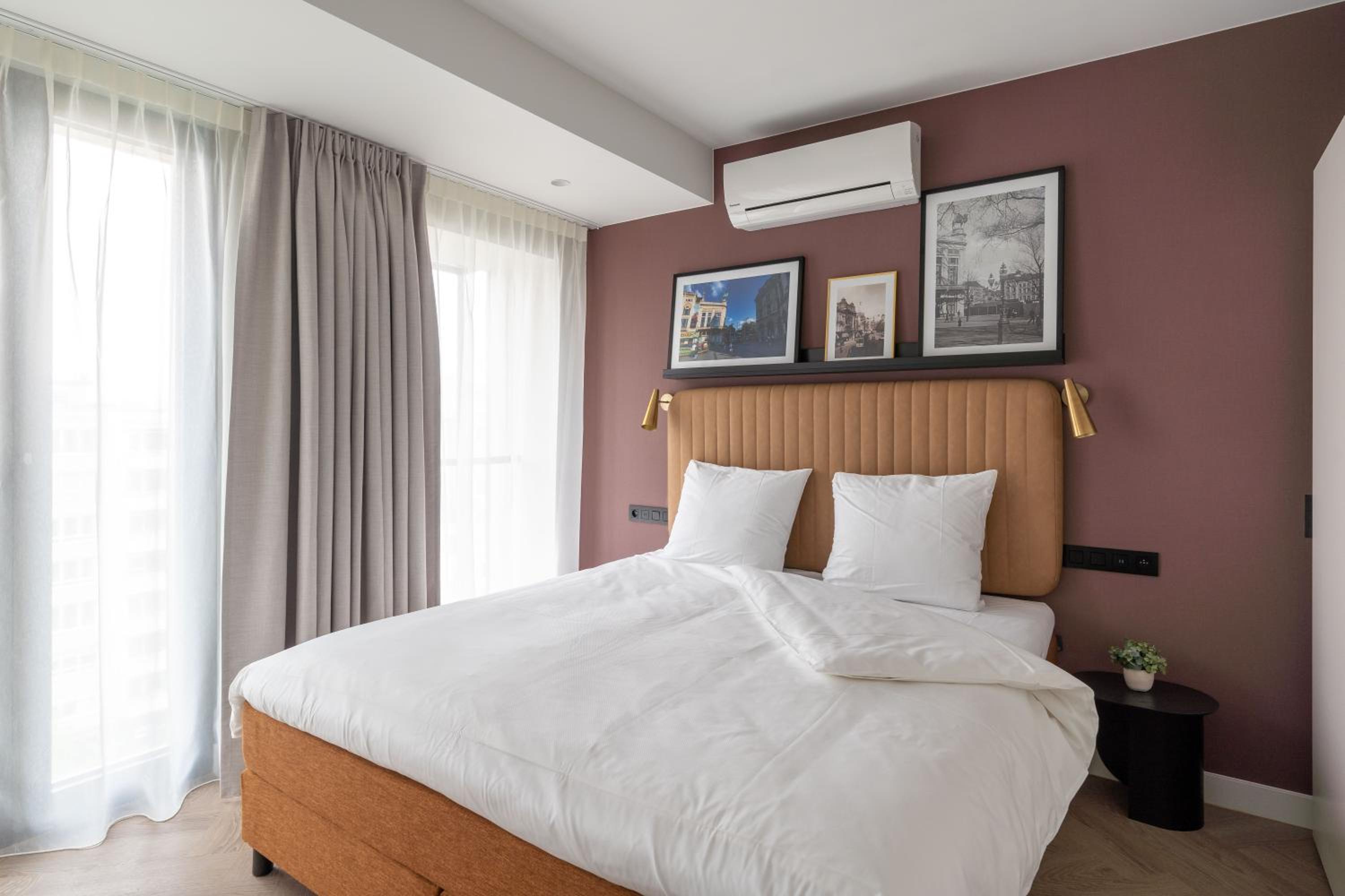 Extra Large 1 Bedroom Apartment with Sofa Bed