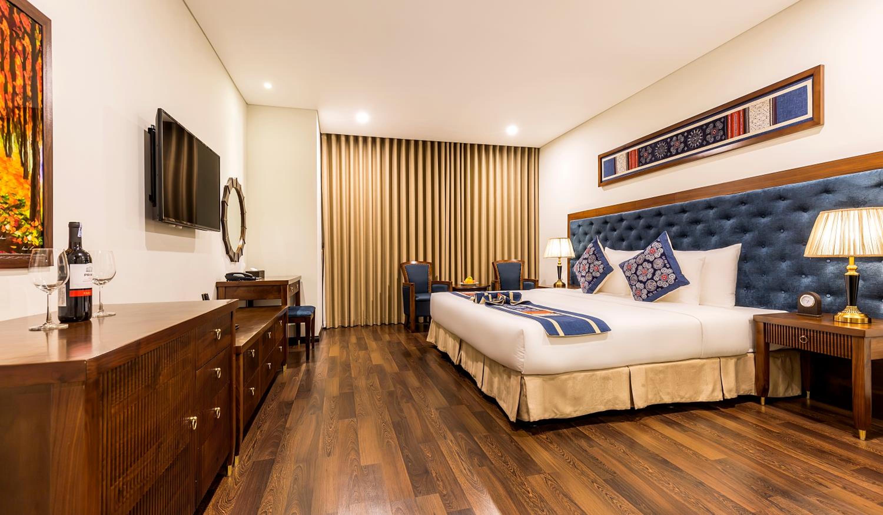 Deluxe Double Room with Balcony and Partial Sea View