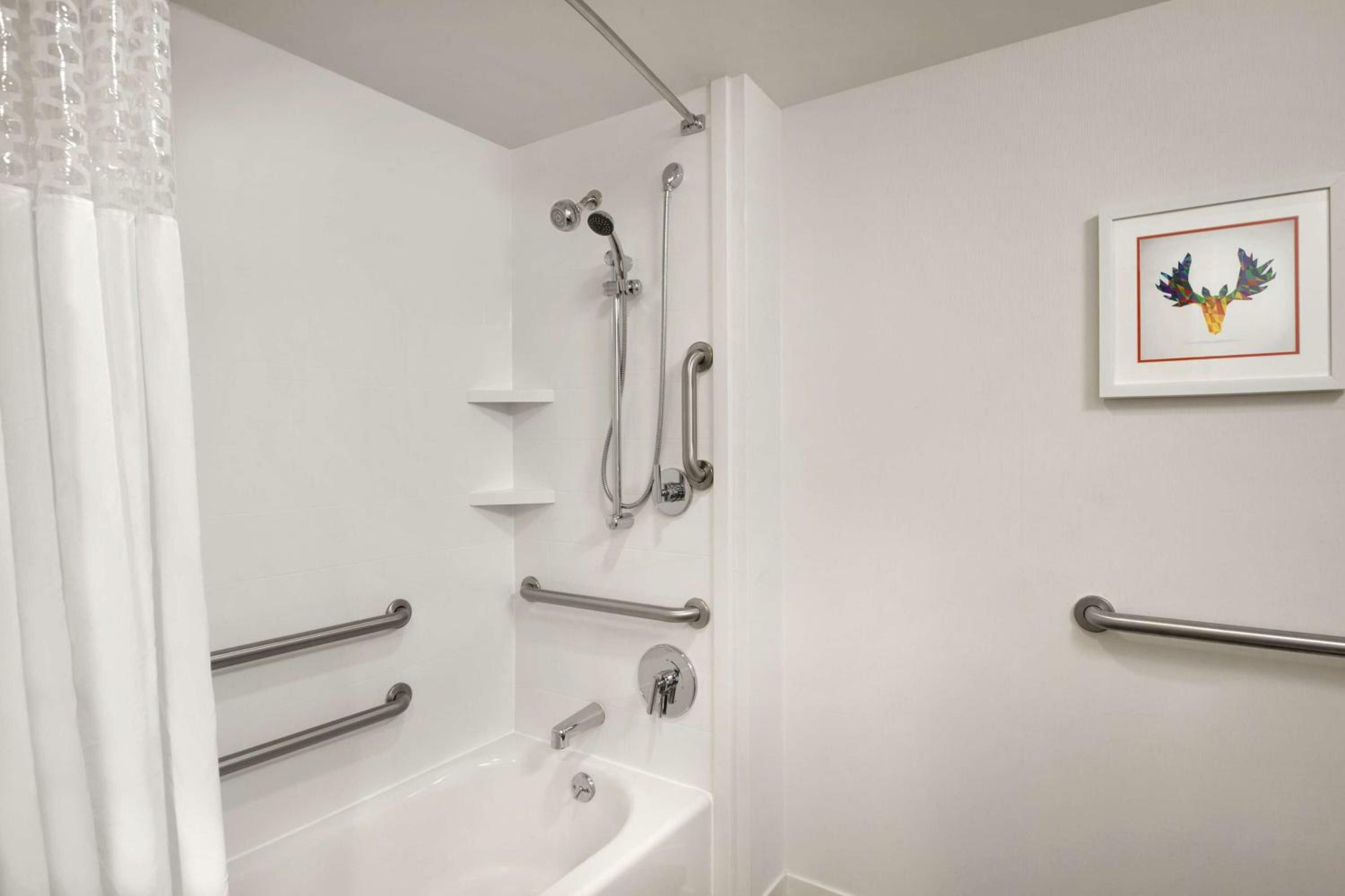 Queen Room with Mobility Access/Non-Smoking