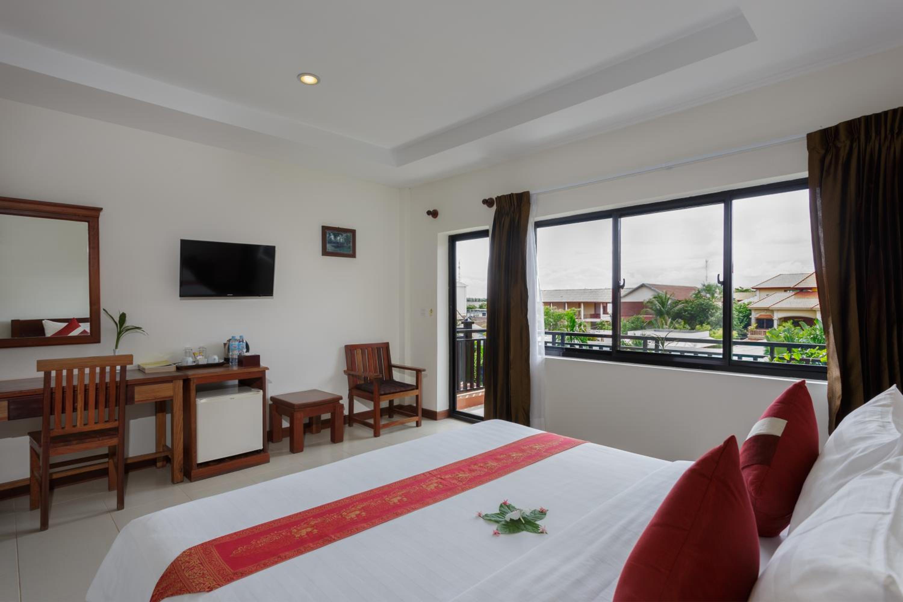 Deluxe Double Room (2 Adults + 1 Child)