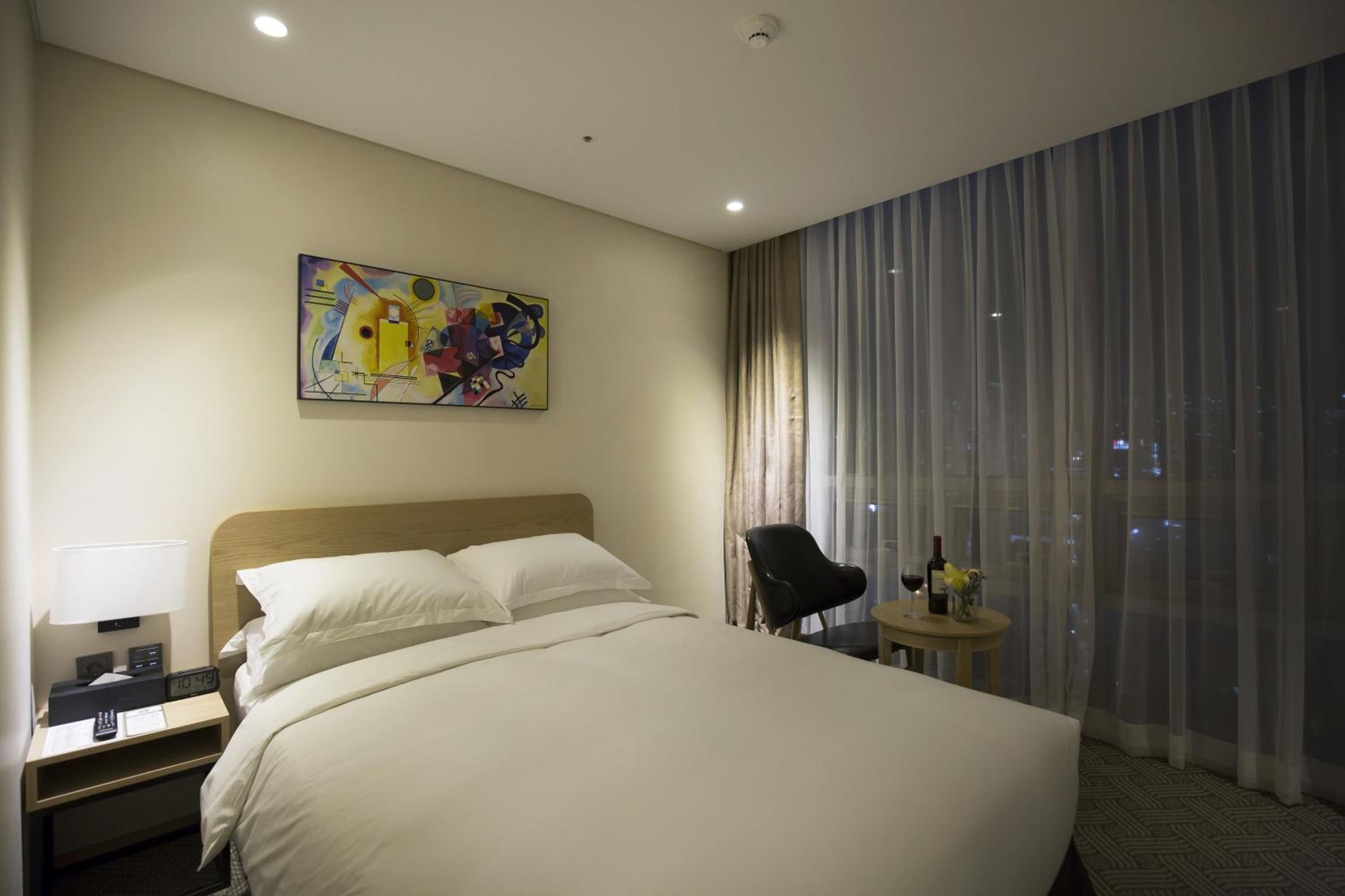 Standard Double Room with City View