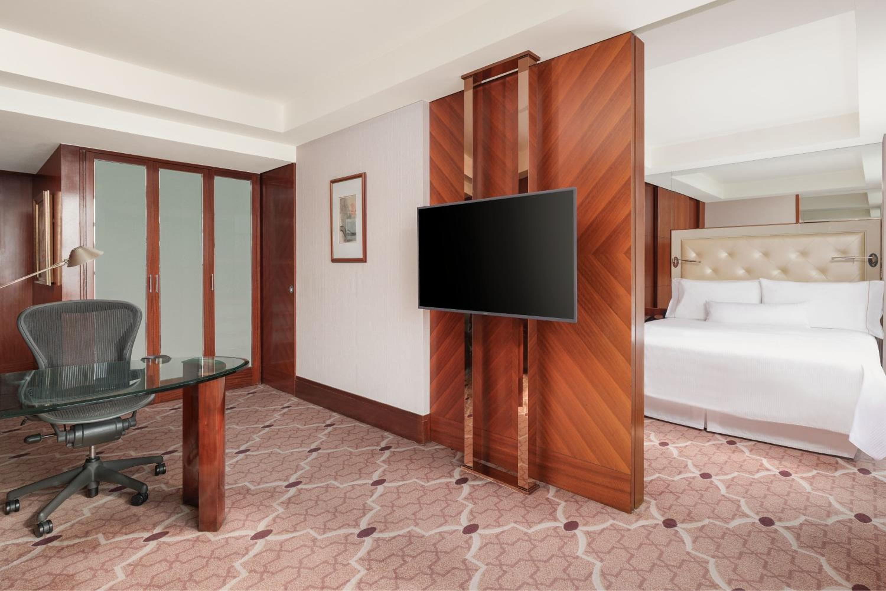 Crown Studio King Room